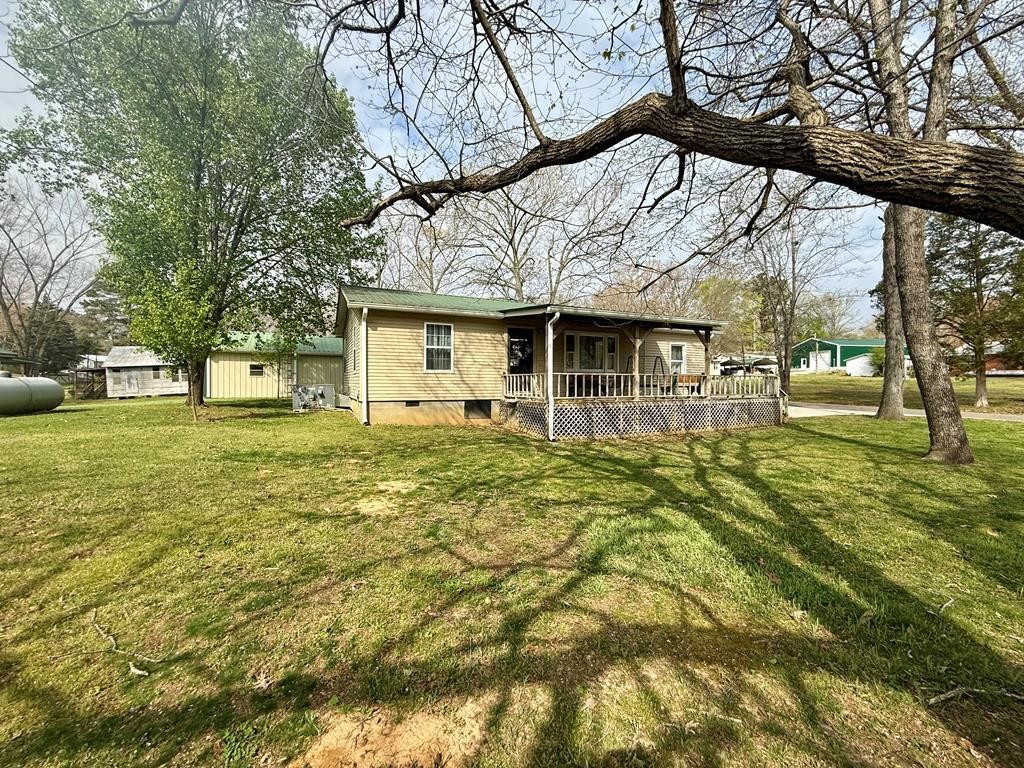 180 Center Dr Property Photo 1