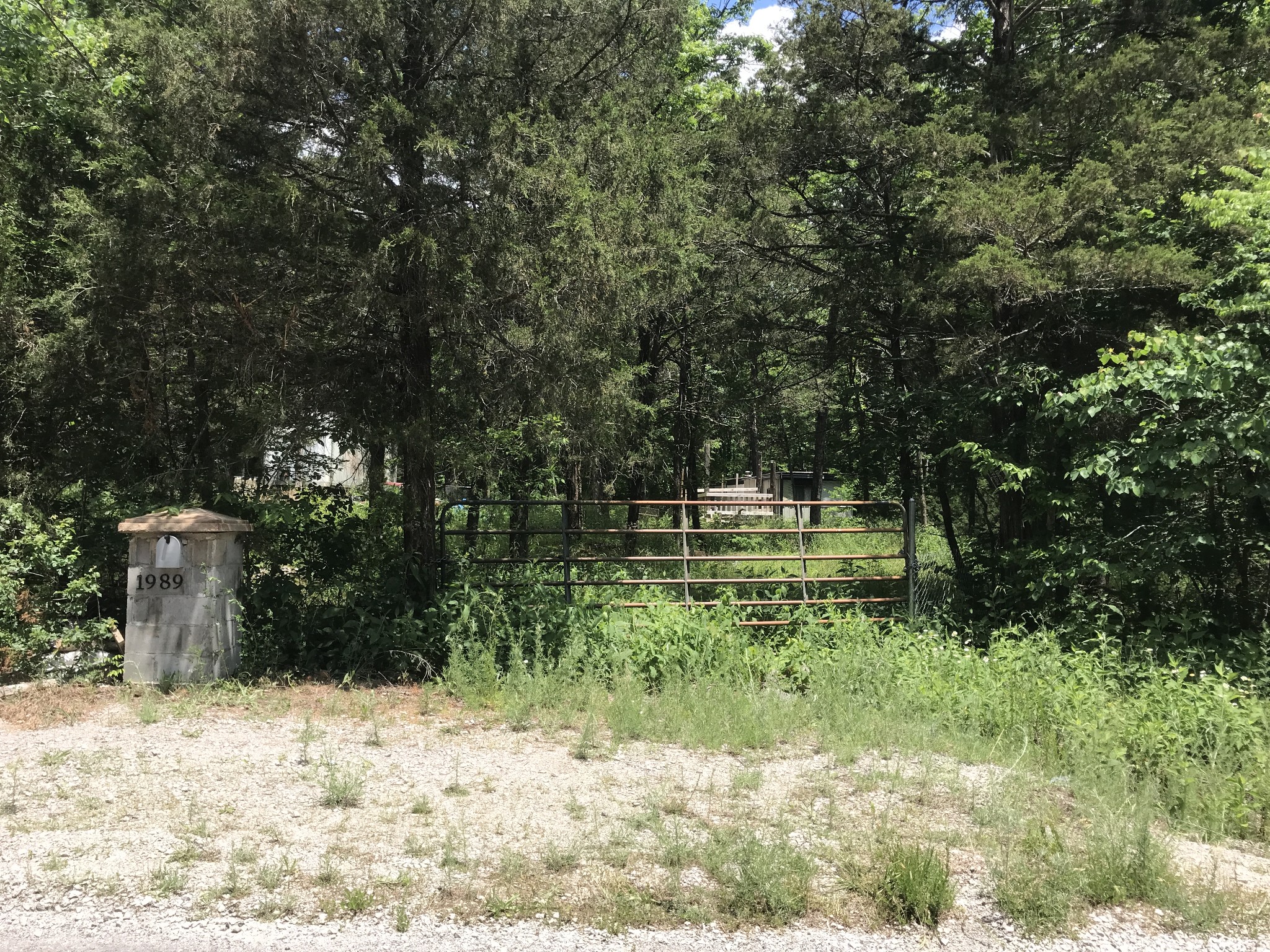1989 Luther Sharp Rd Property Photo 1