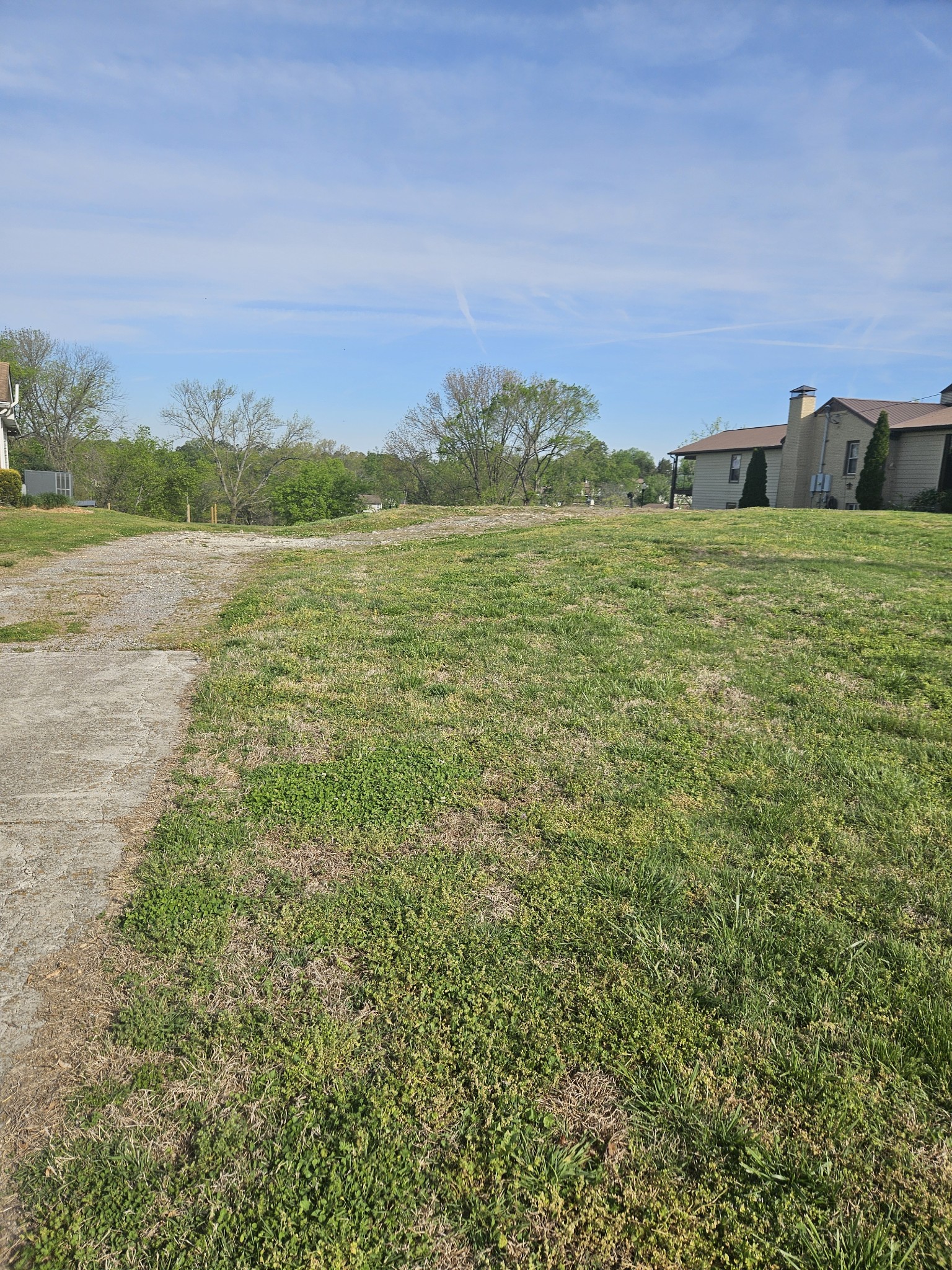 128 Lakeview Dr Property Photo 2