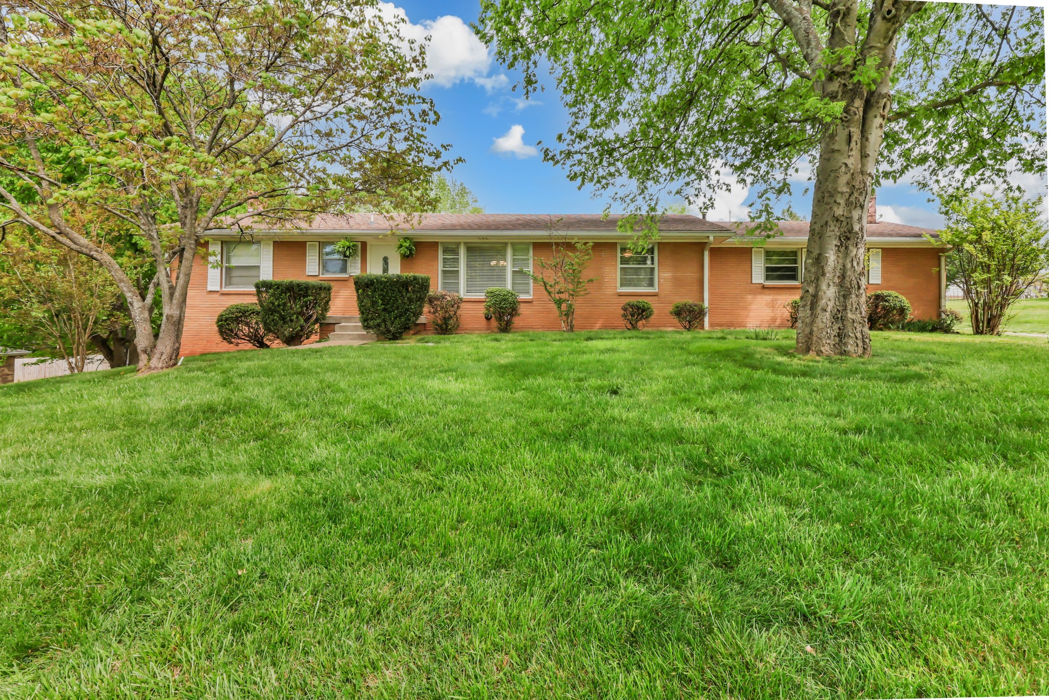 1311 Oak Hill Dr Property Photo 1