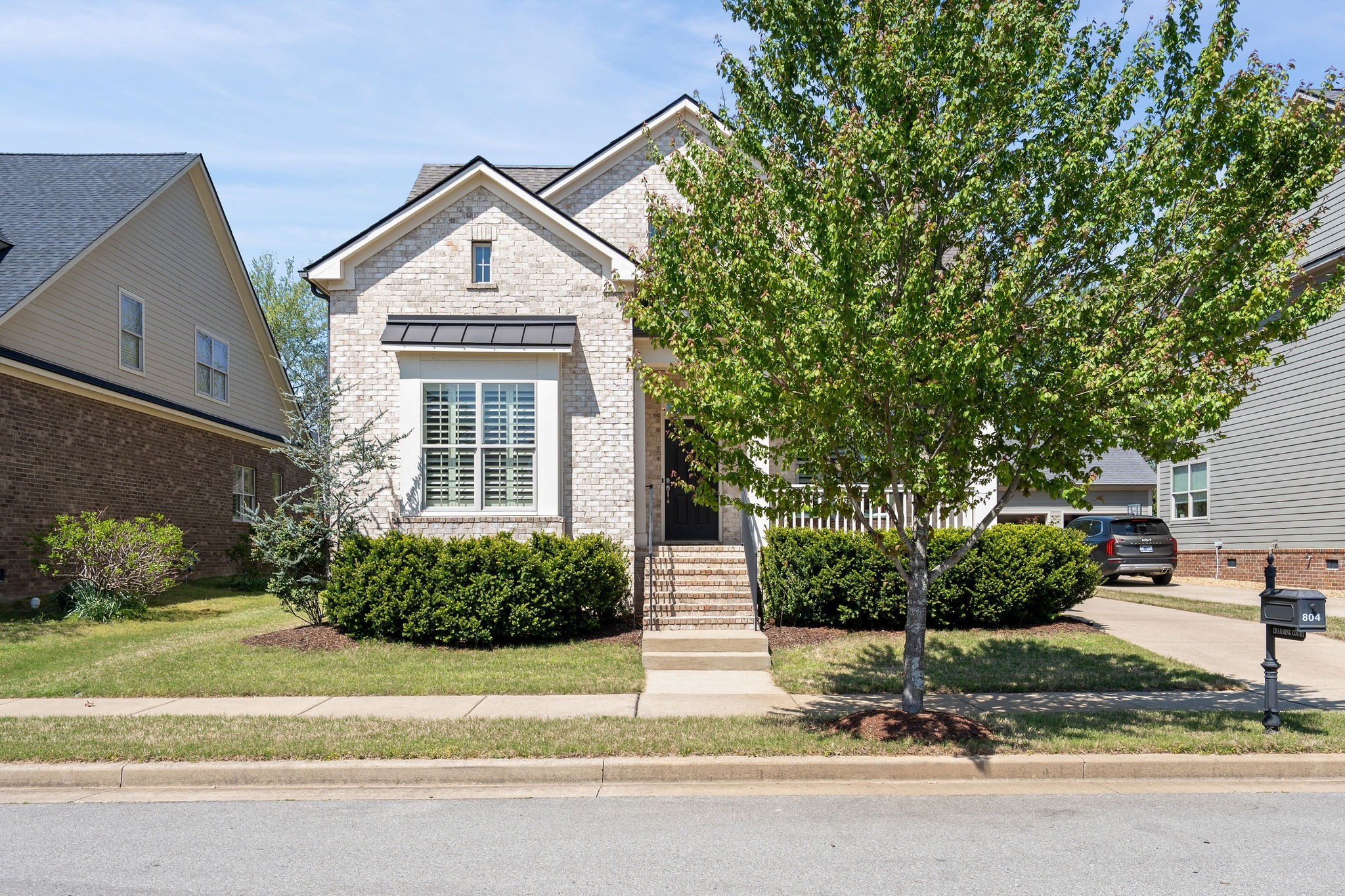 804 Charming Ct Property Photo 3