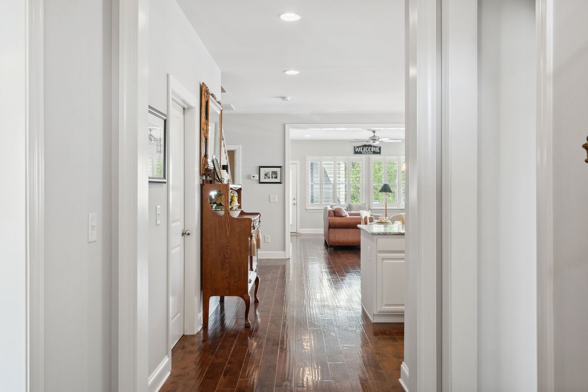 804 Charming Ct Property Photo 5