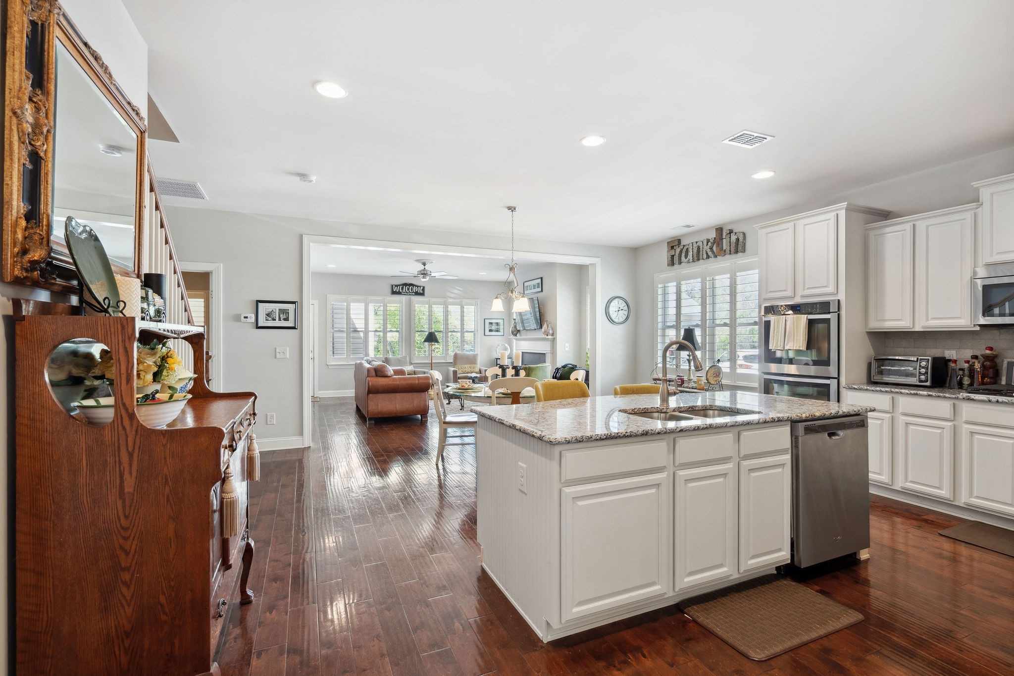 804 Charming Ct Property Photo 6