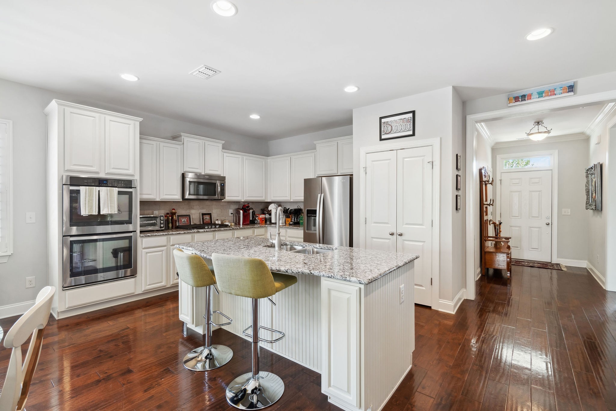 804 Charming Ct Property Photo 7