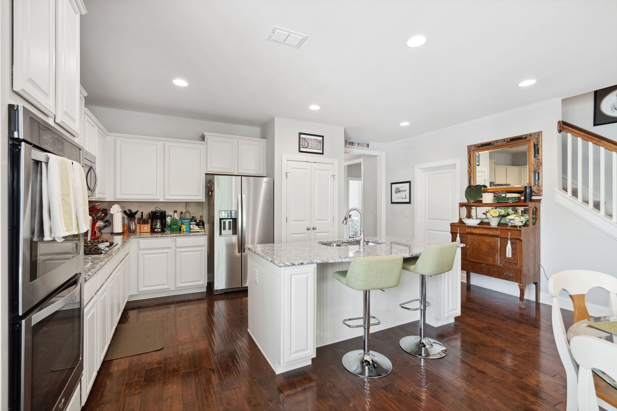 804 Charming Ct Property Photo 9