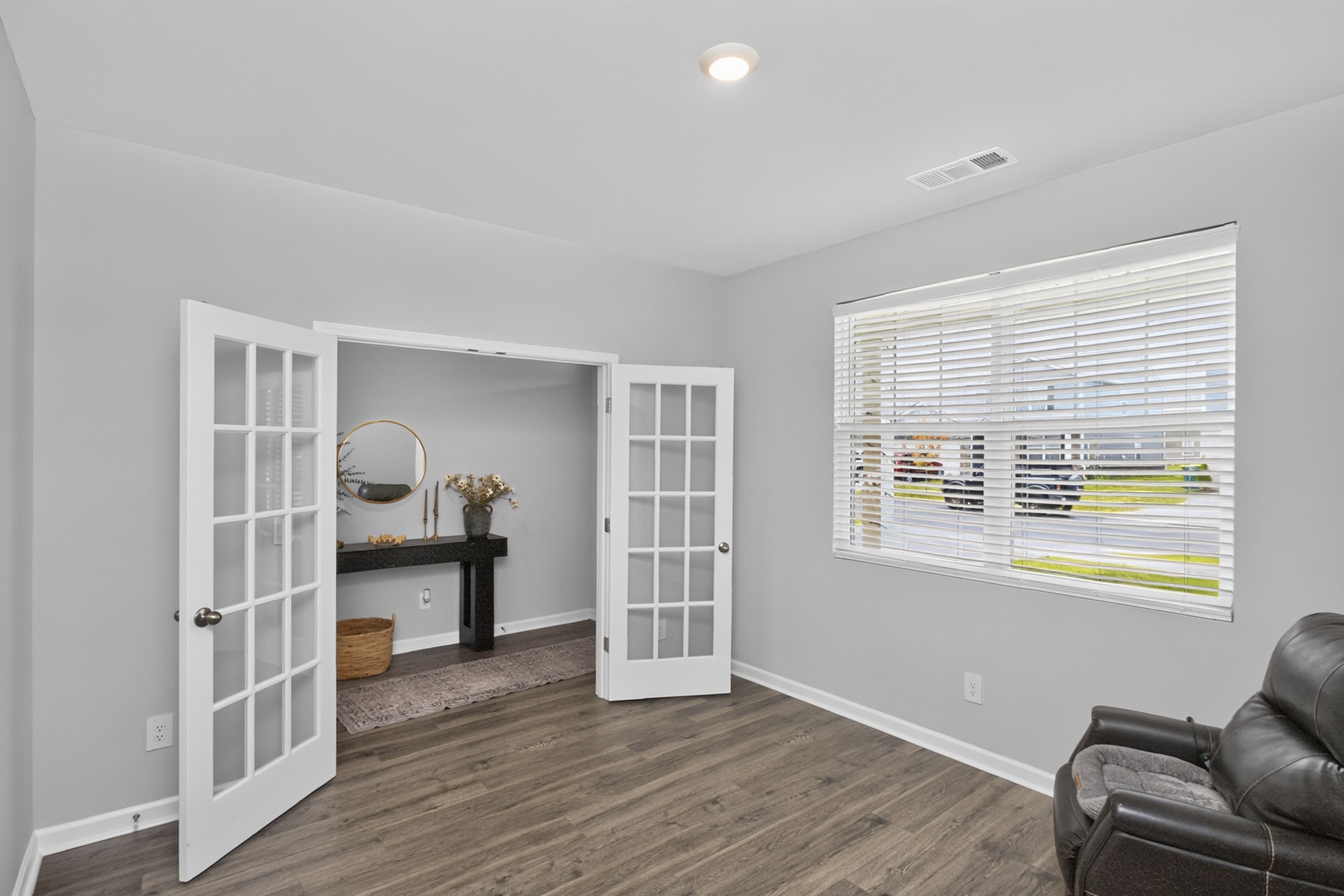 7301 Golden Way Property Photo 3