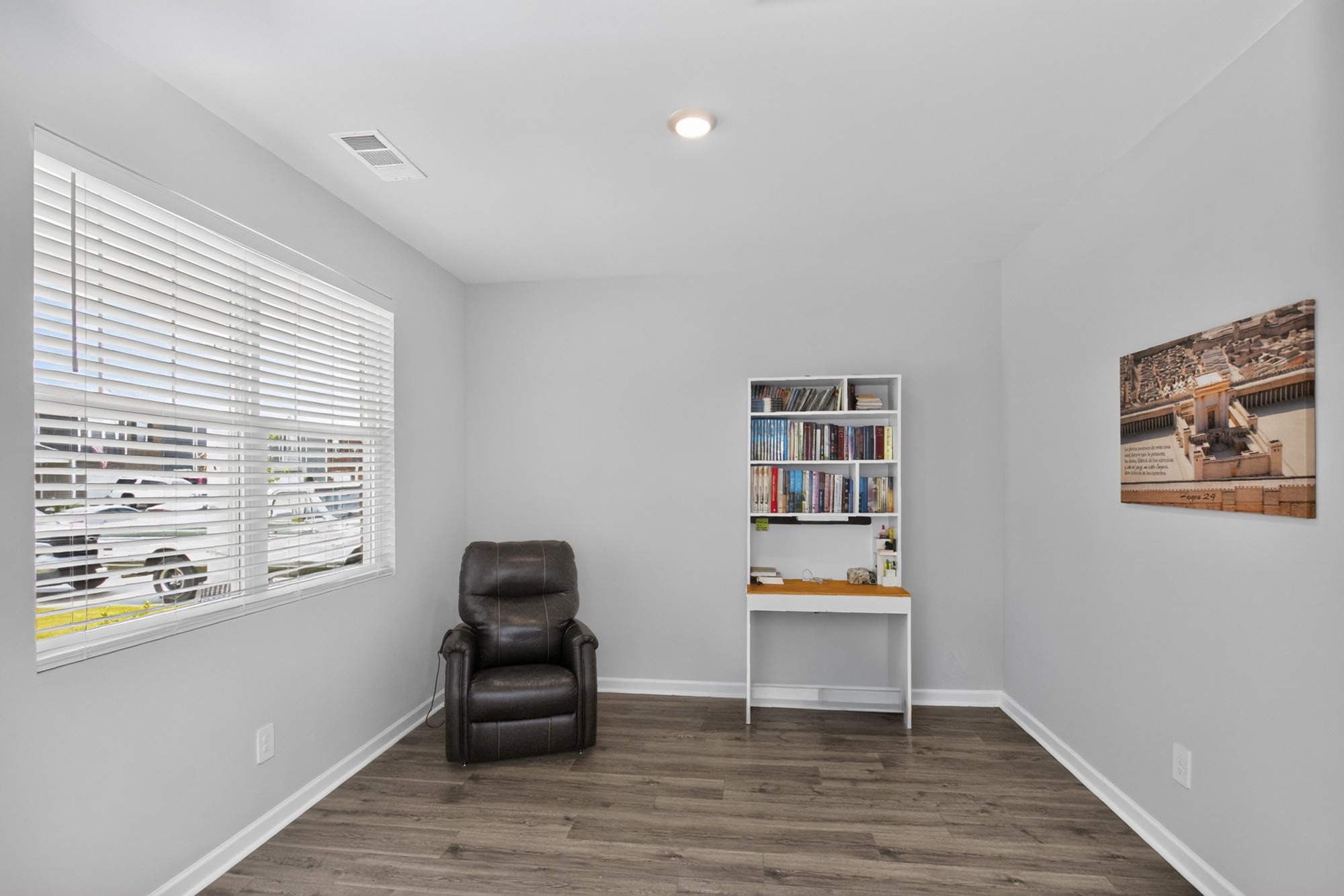 7301 Golden Way Property Photo 4