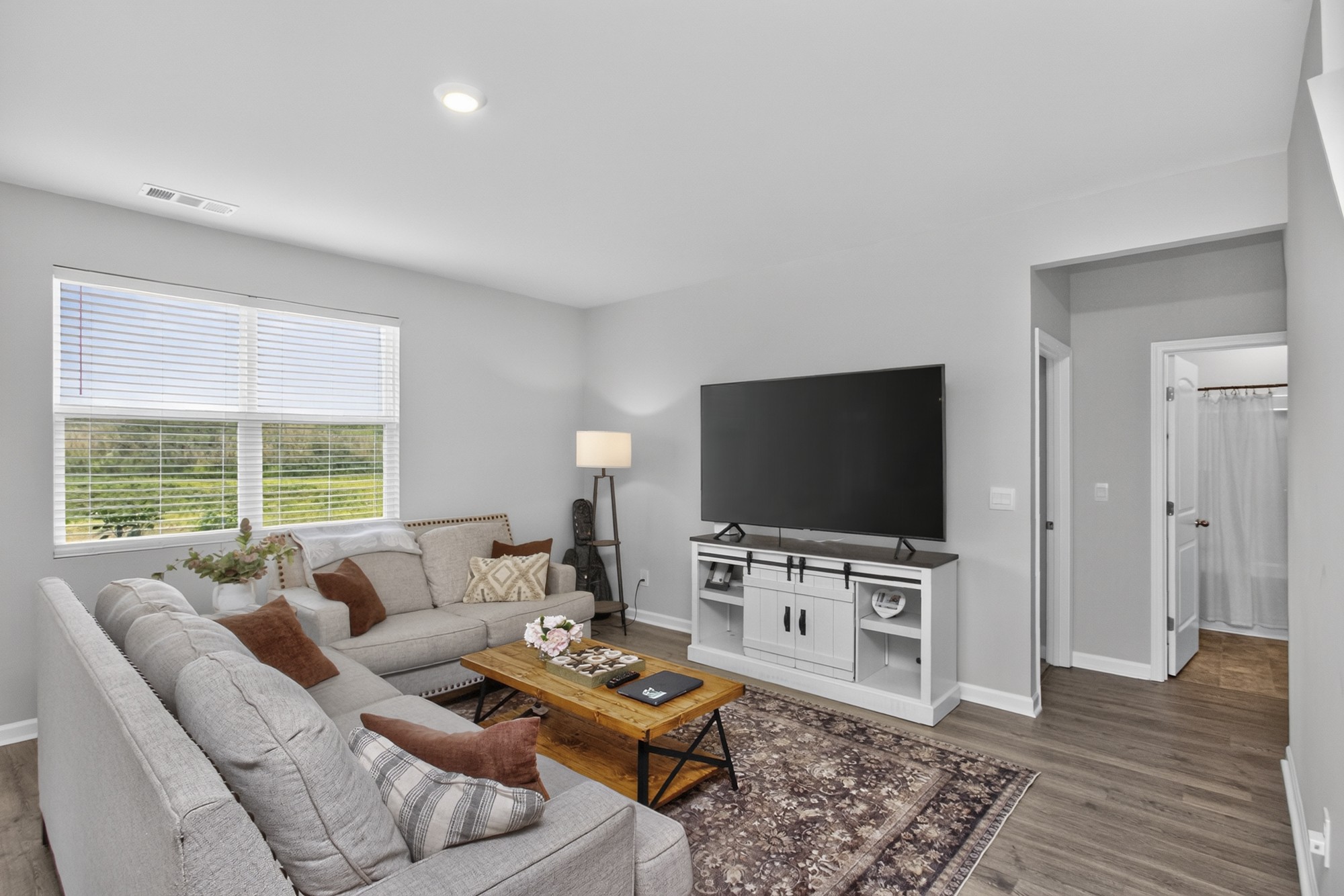 7301 Golden Way Property Photo 14