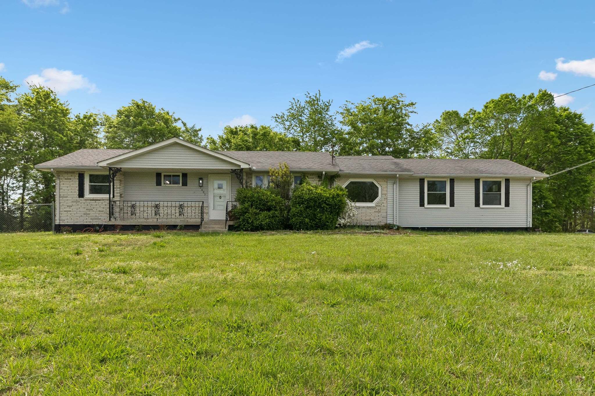 1003 Twin Creek Rd Property Photo 3