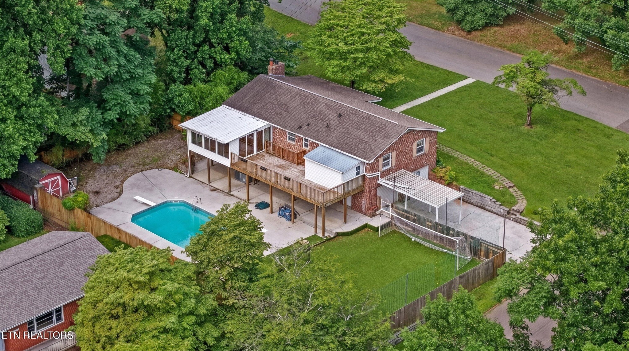 4621 Royalview Rd Property Photo 1