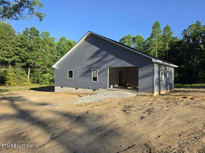 2226 Country Club Rd Property Photo 5