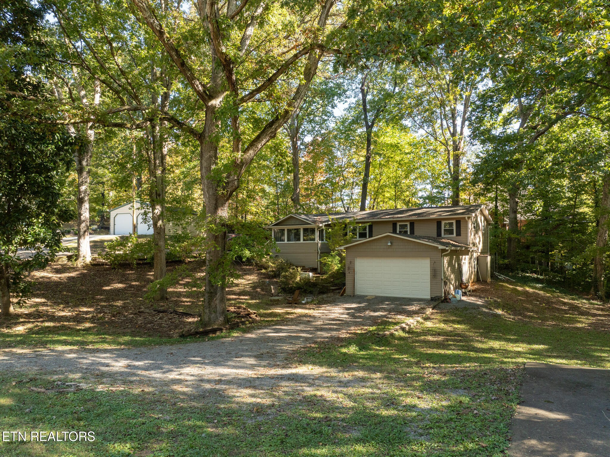 1631 Maplegreen Lane Property Photo 2
