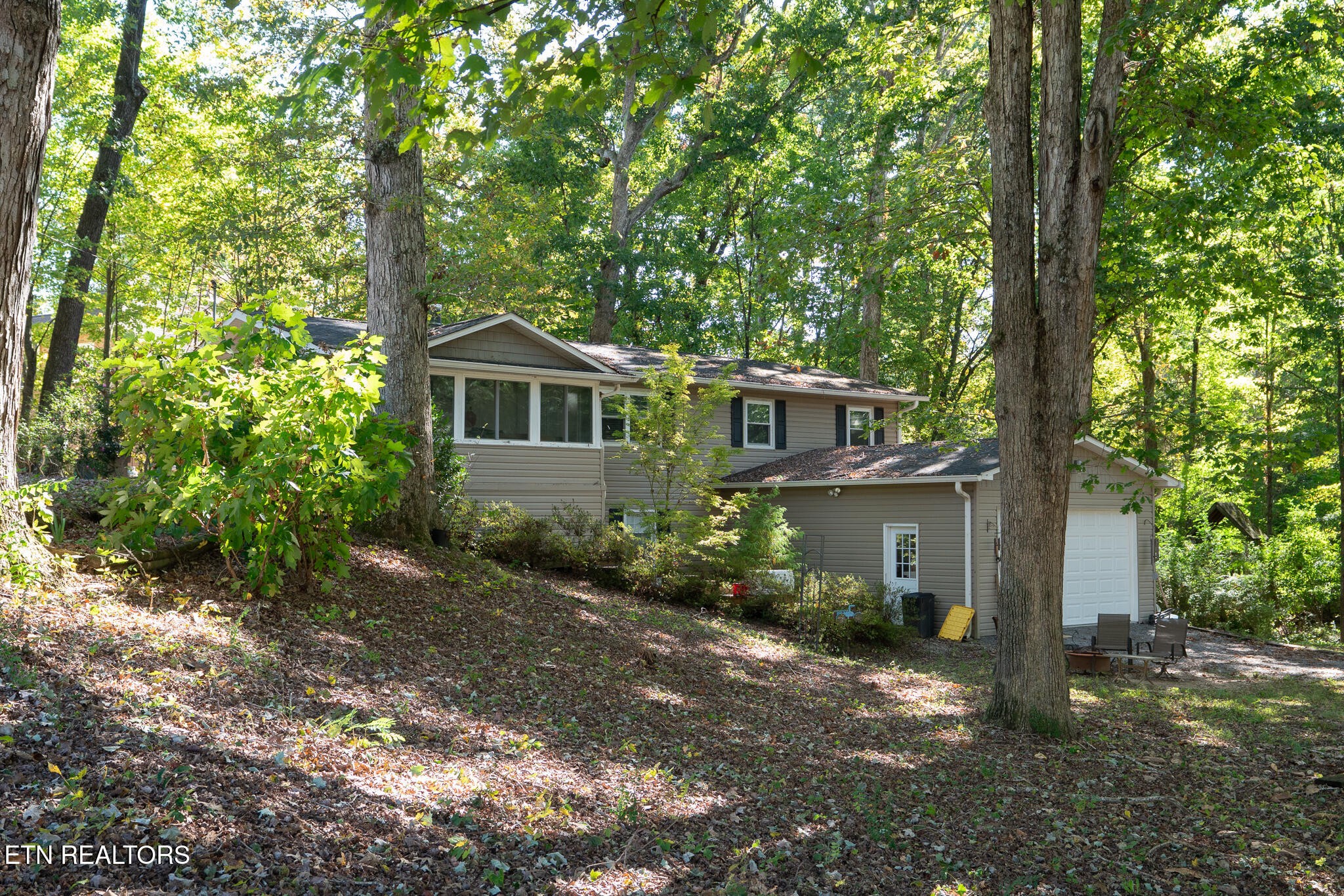 1631 Maplegreen Lane Property Photo 3