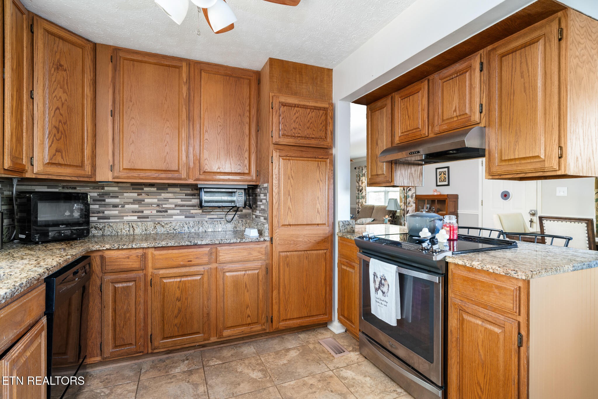 1631 Maplegreen Lane Property Photo 7