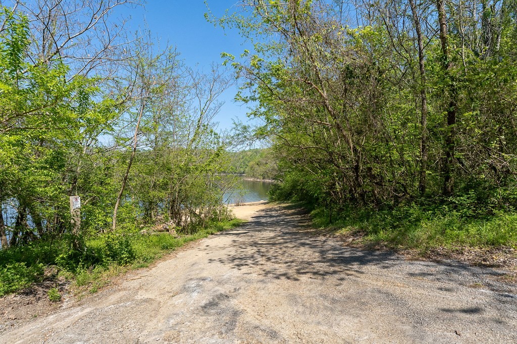 588 Austin Btm Property Photo 14