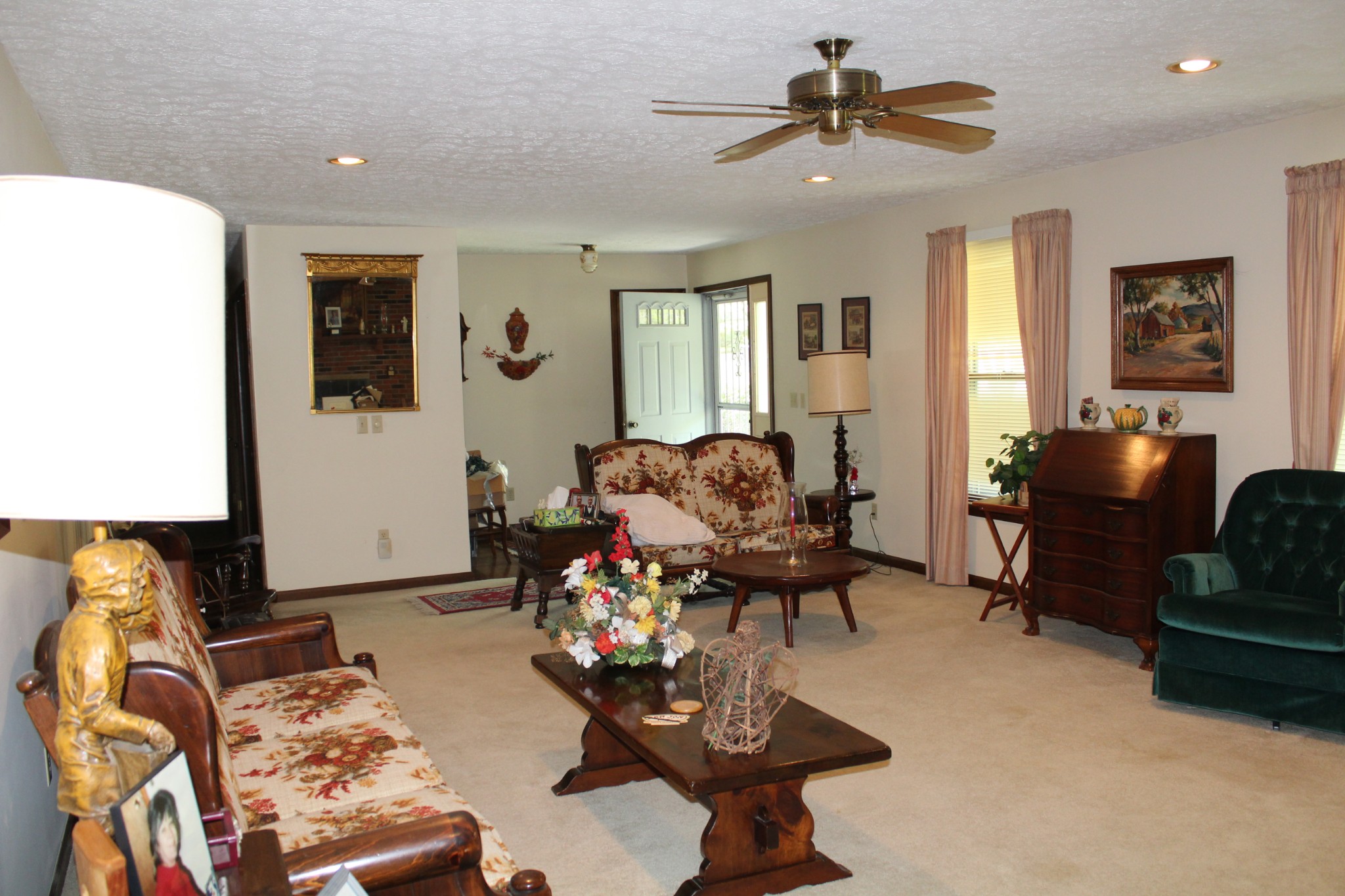 2134 Williamsburg Cir Property Photo 3