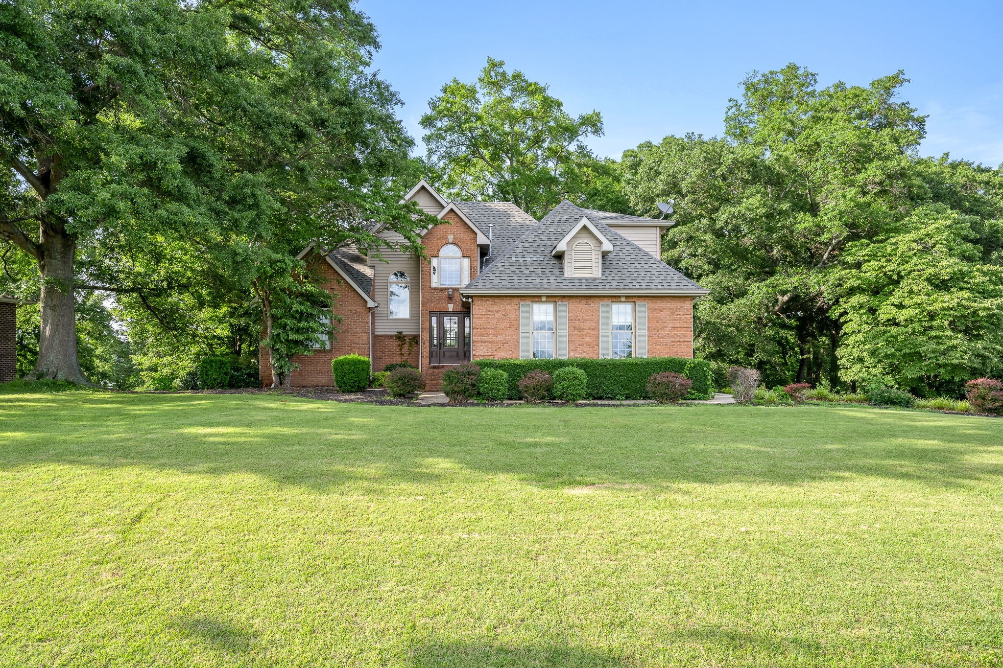 208 Loop Dr Property Photo 1