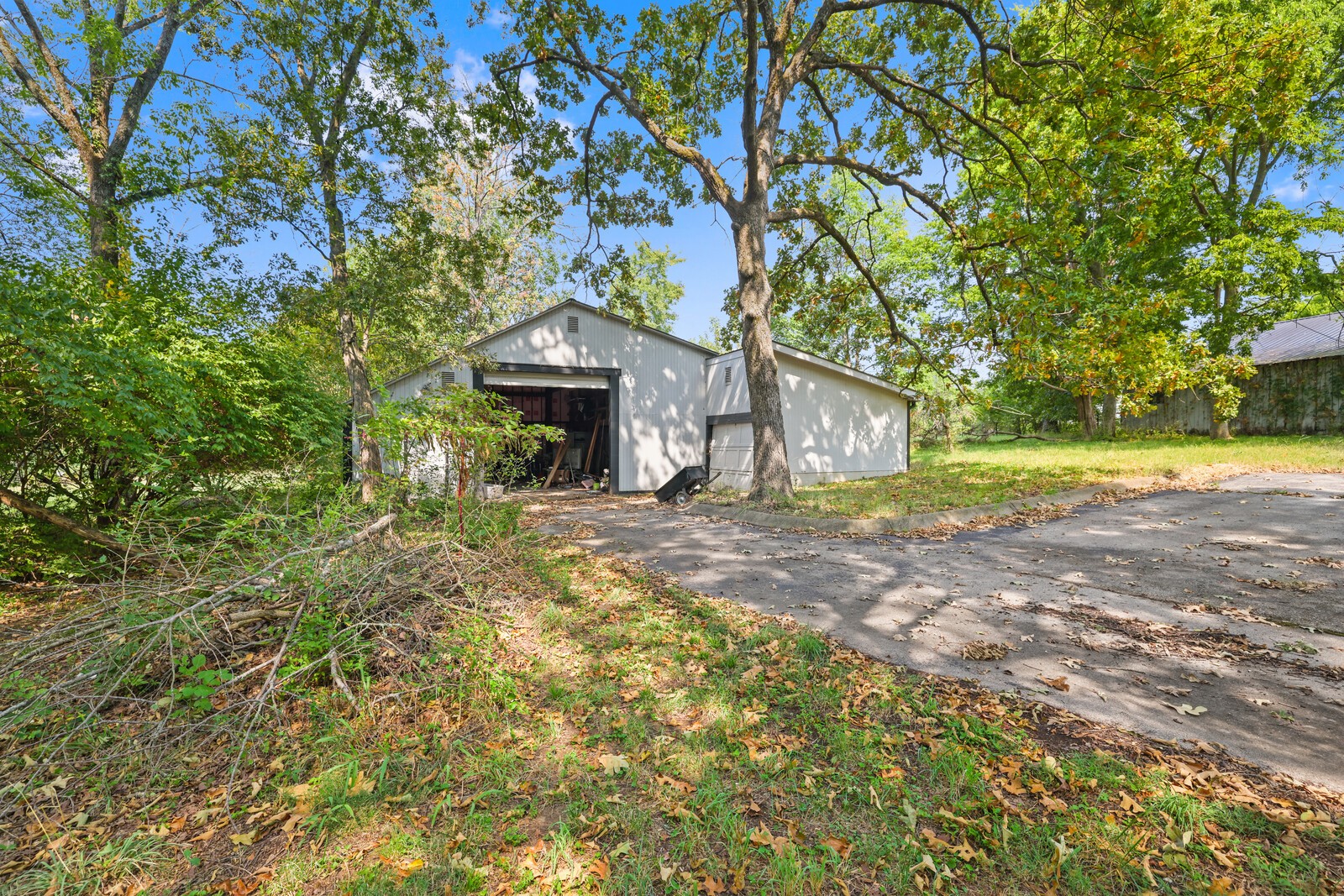 2516 Old Smith Springs Rd Property Photo 1