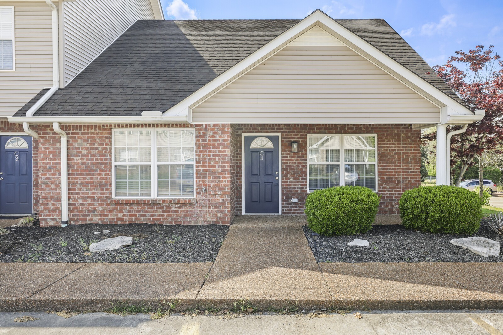 138 Cambridge Dr Property Photo 1