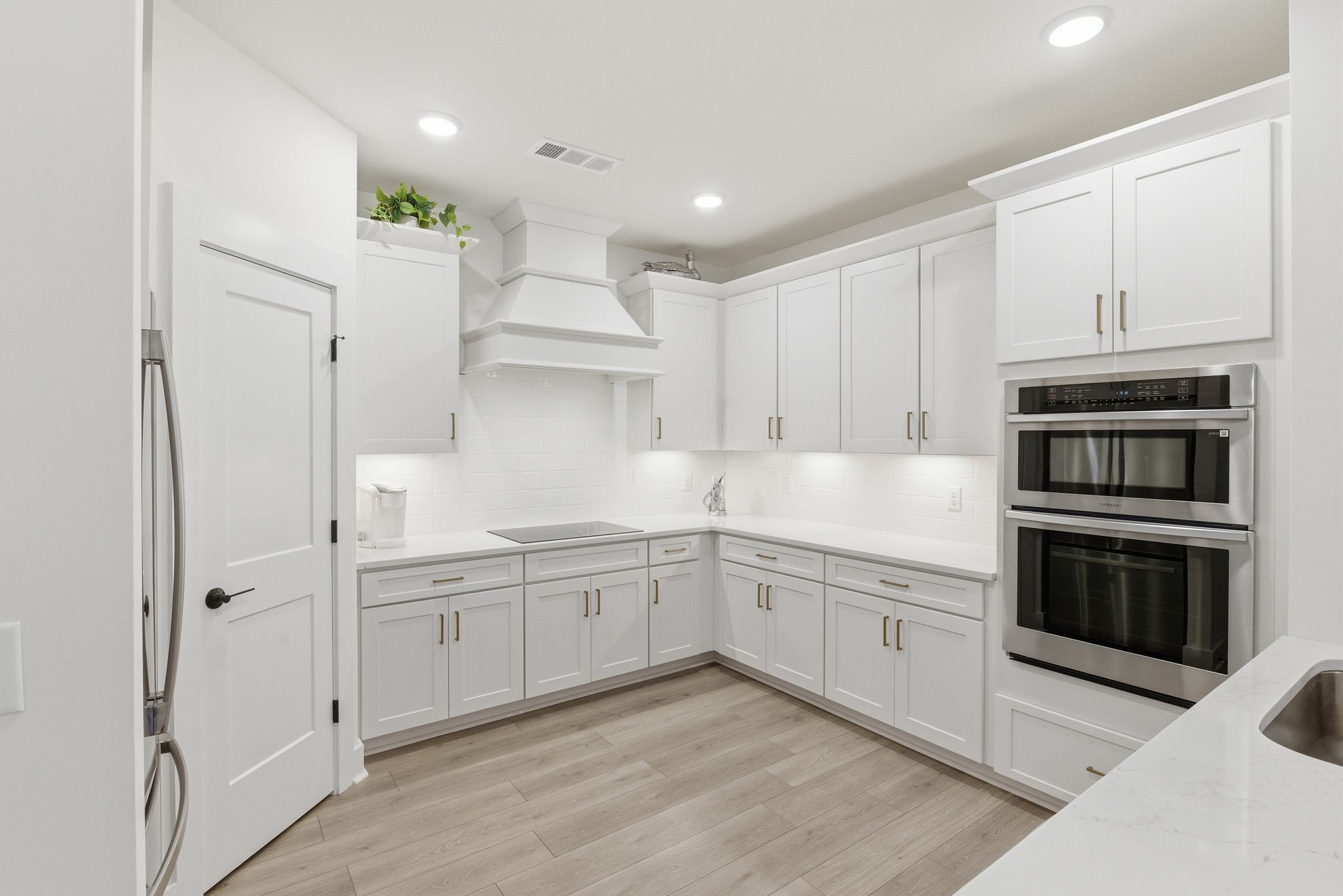 659 Swanston Ln Property Photo 1