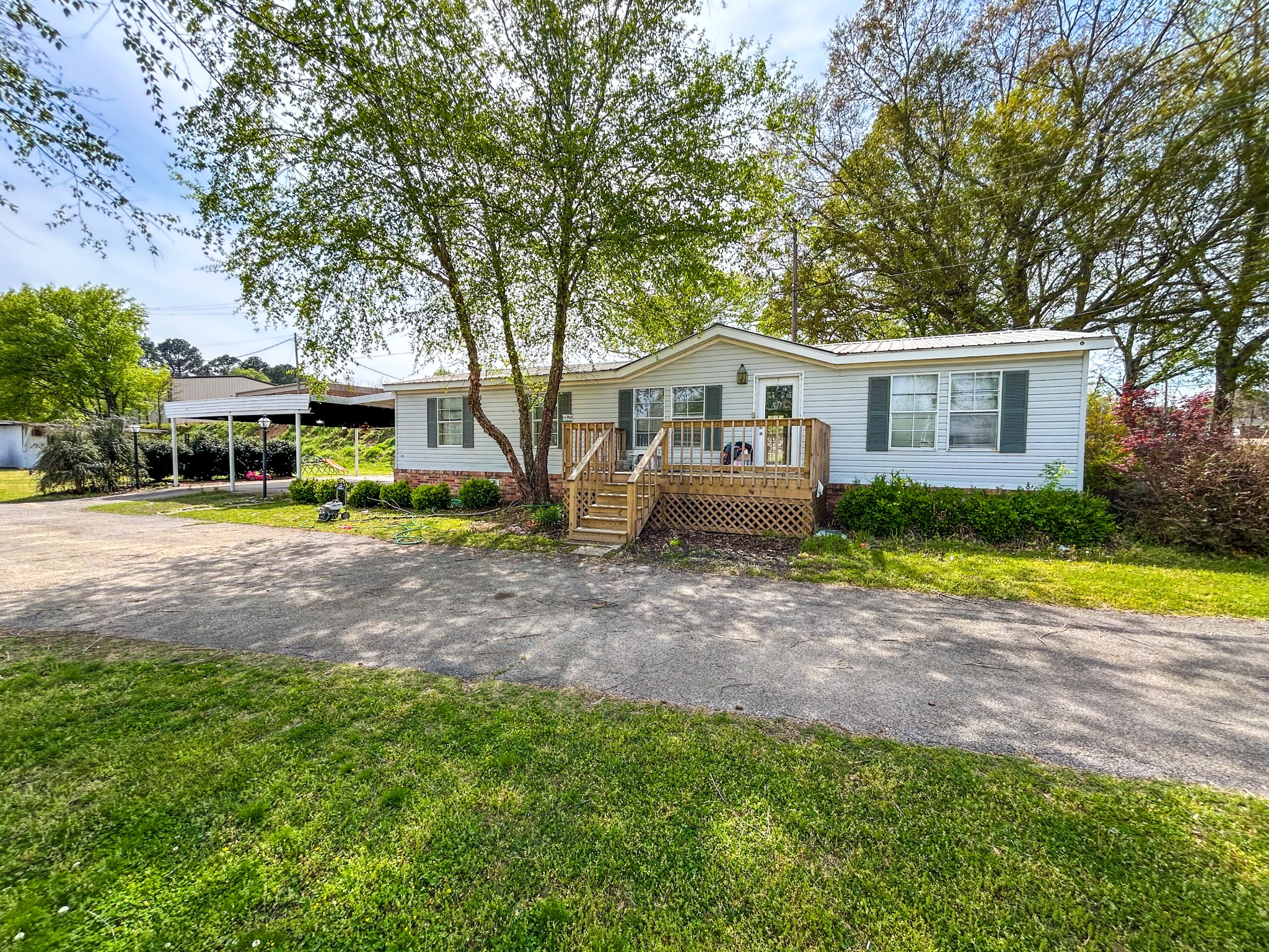 30996 Broad St Property Photo 1