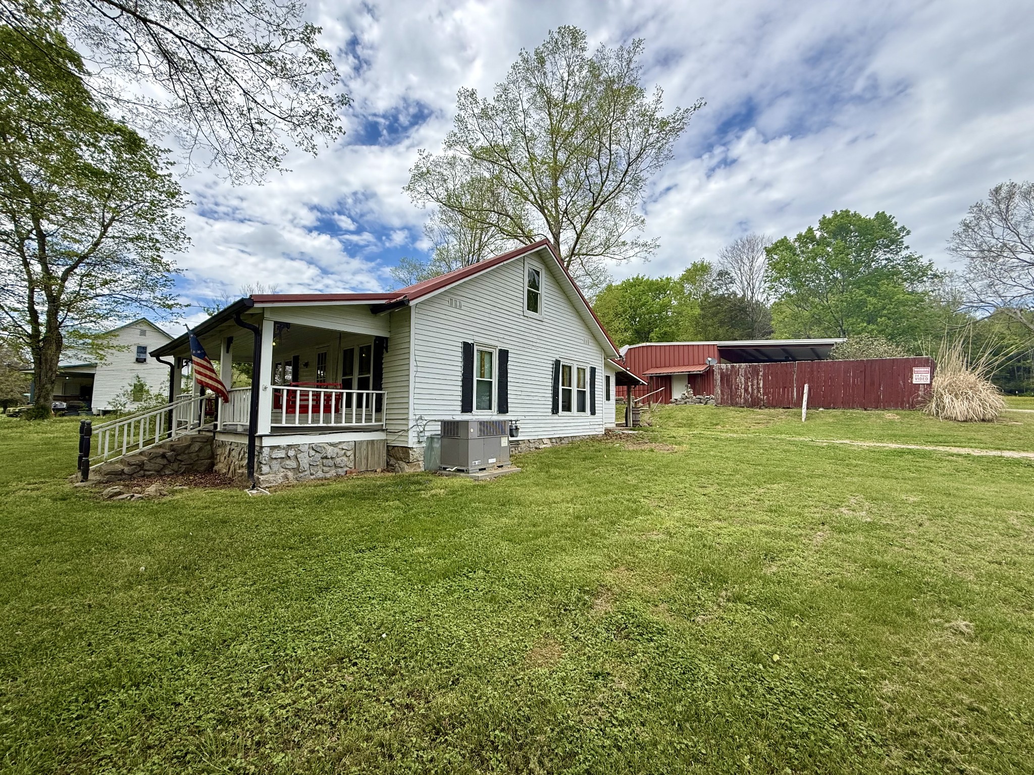 2114 Edgewood Rd Property Photo 3