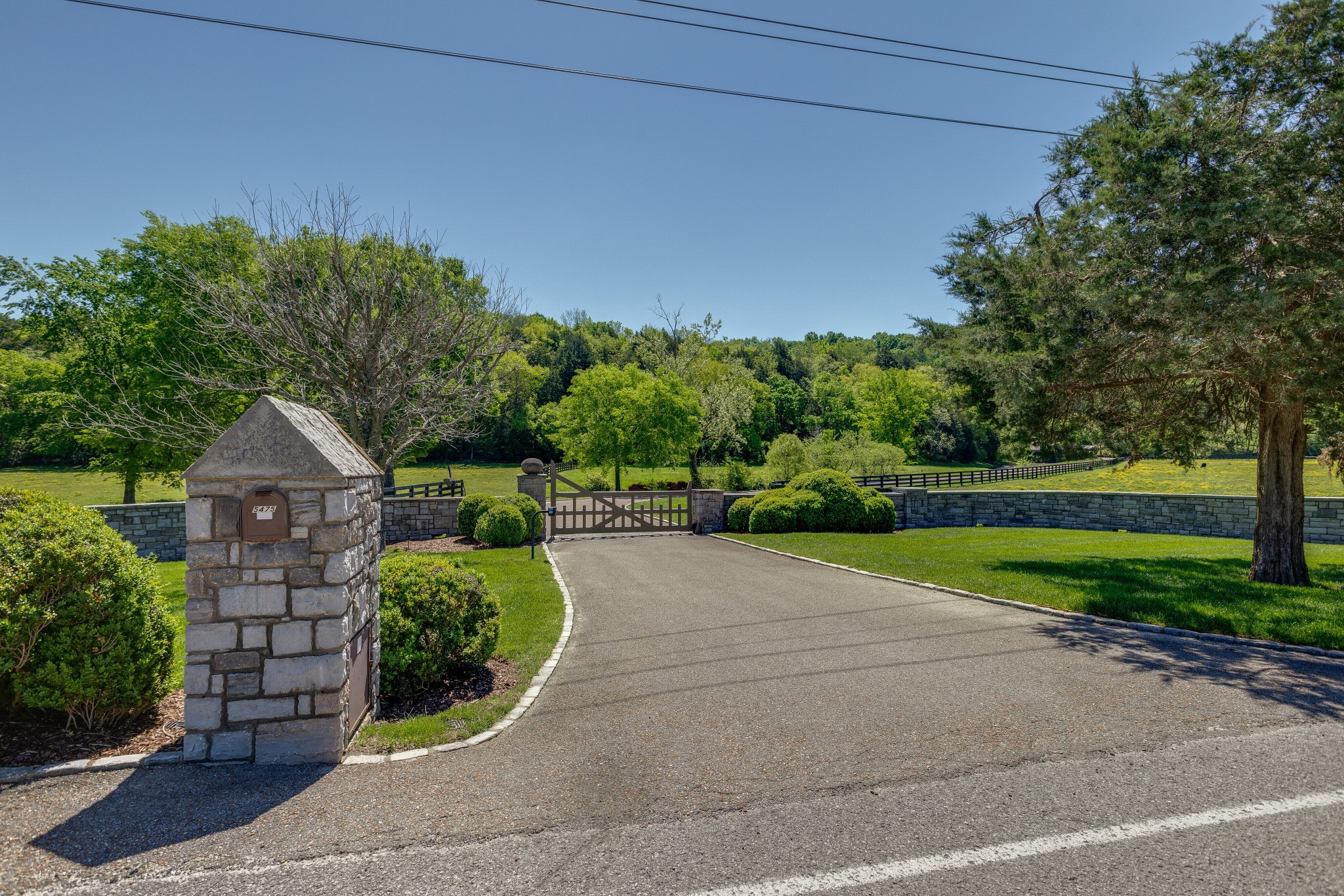 5476 Leipers Creek Rd Property Photo 2