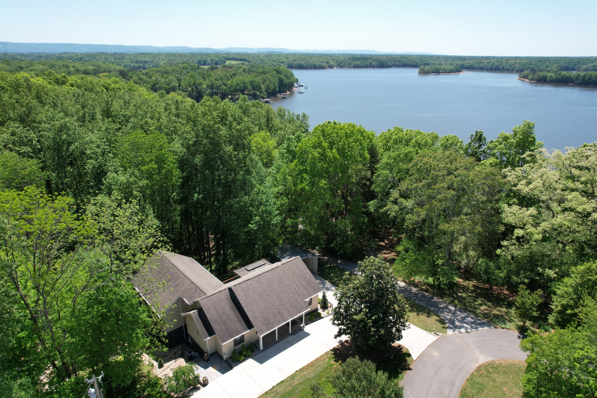 105 W Paradise Dr Property Photo 1