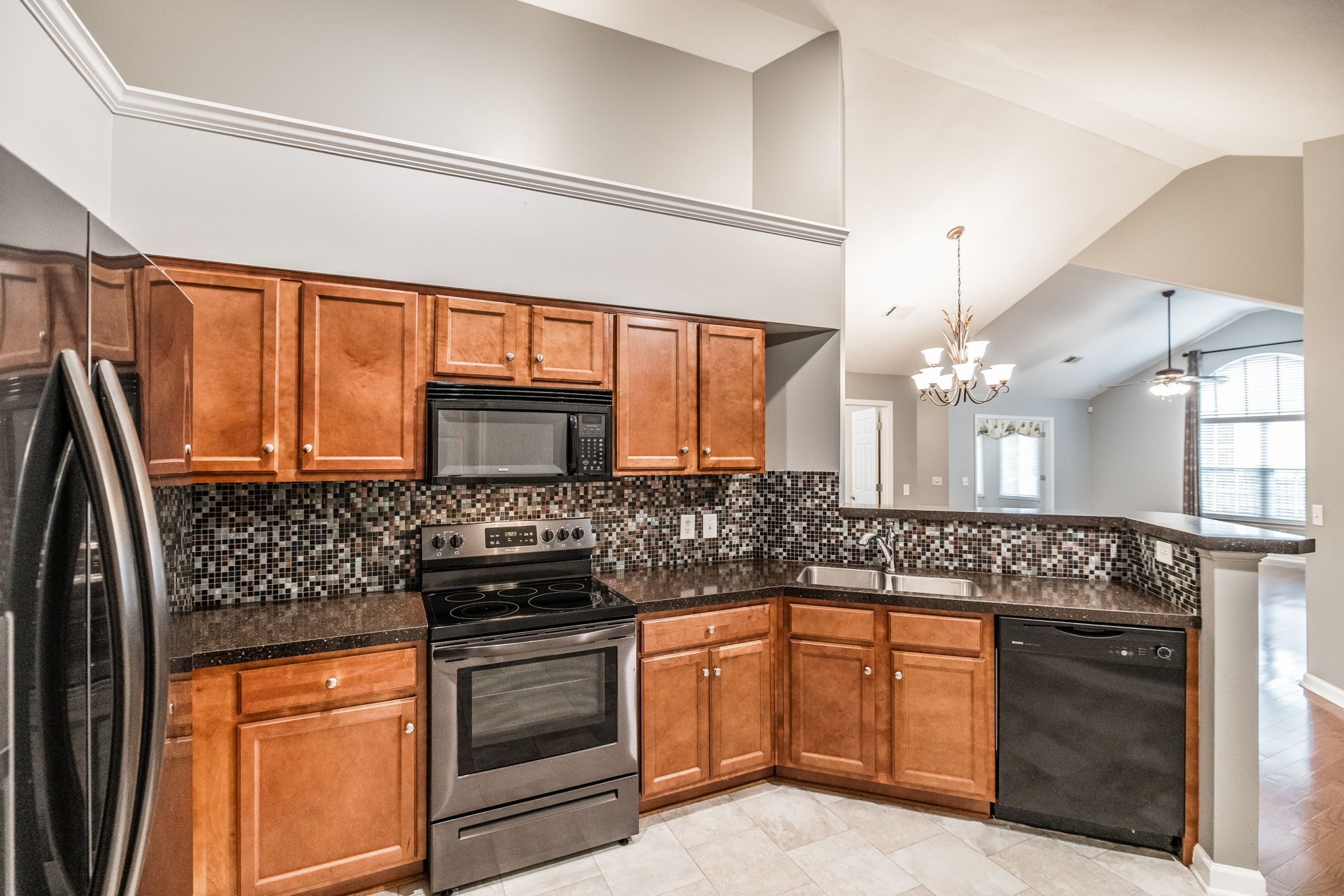825 Browns Ln Property Photo 10