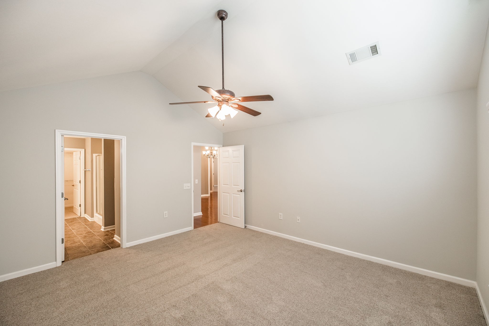 825 Browns Ln Property Photo 18