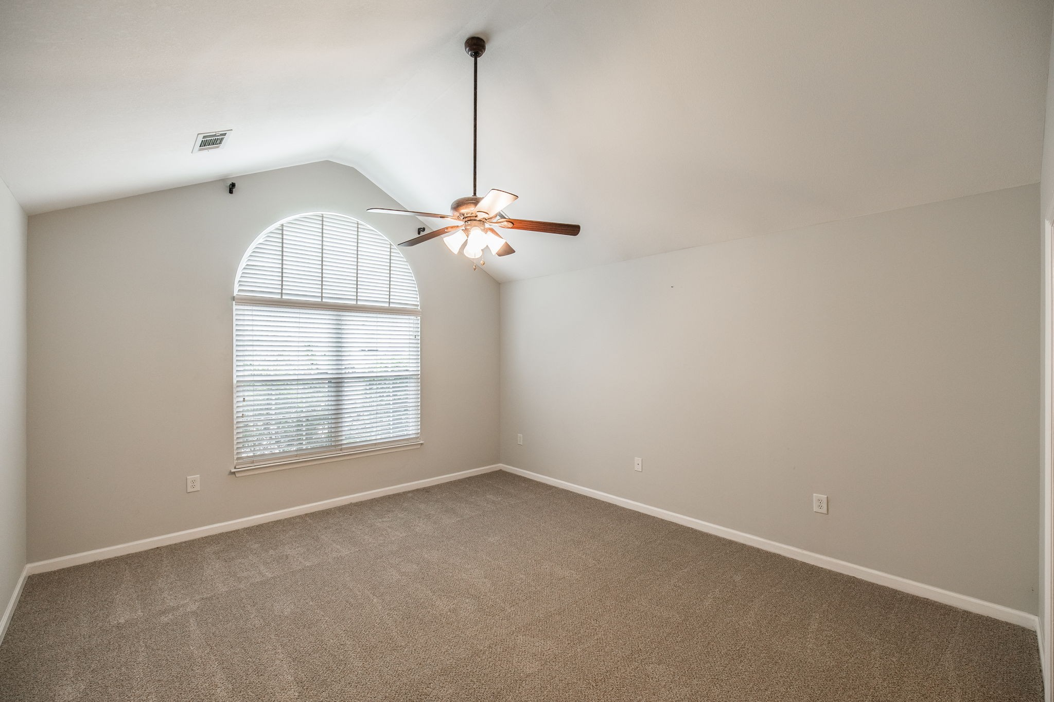 825 Browns Ln Property Photo 20