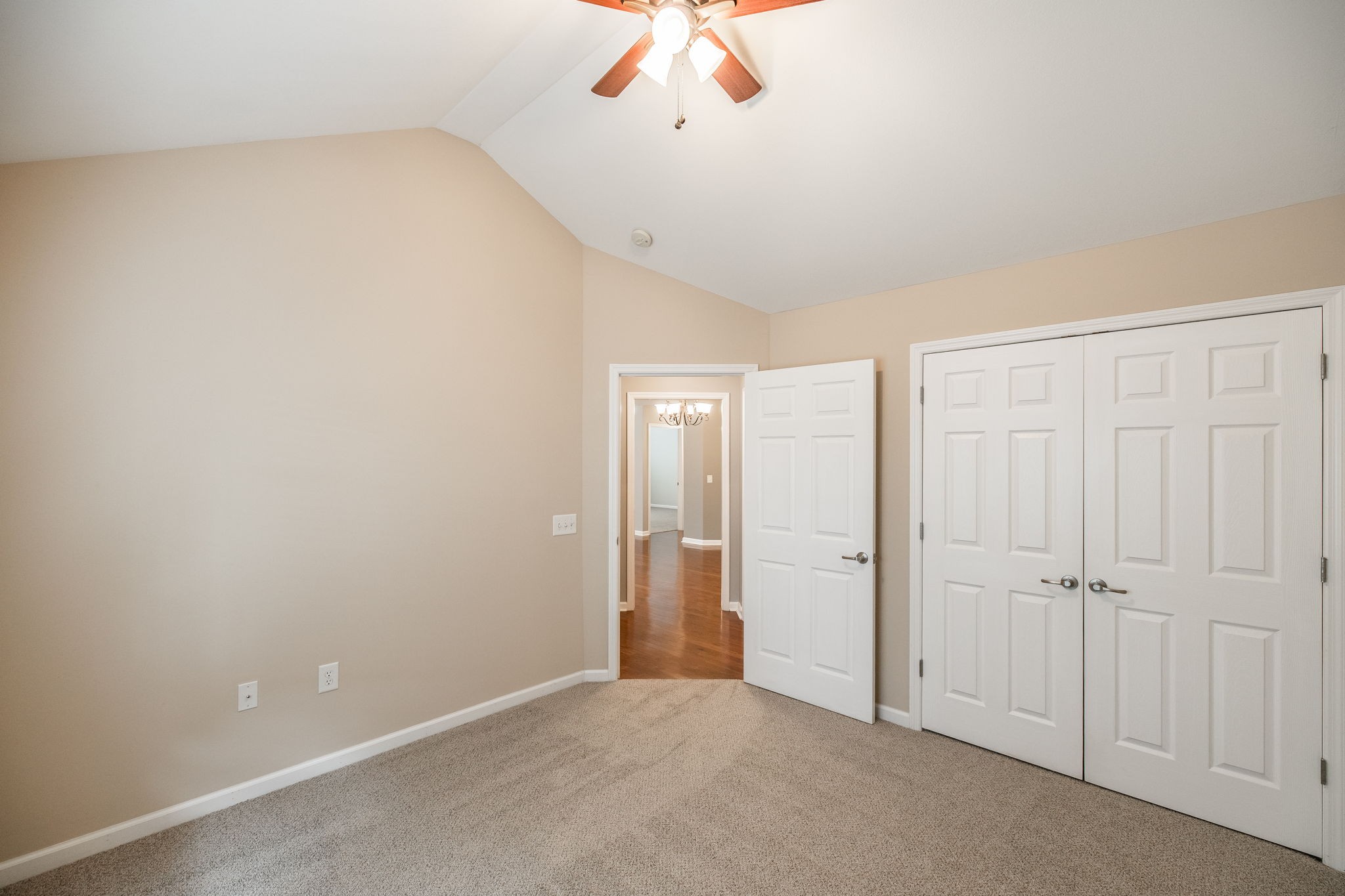 825 Browns Ln Property Photo 24
