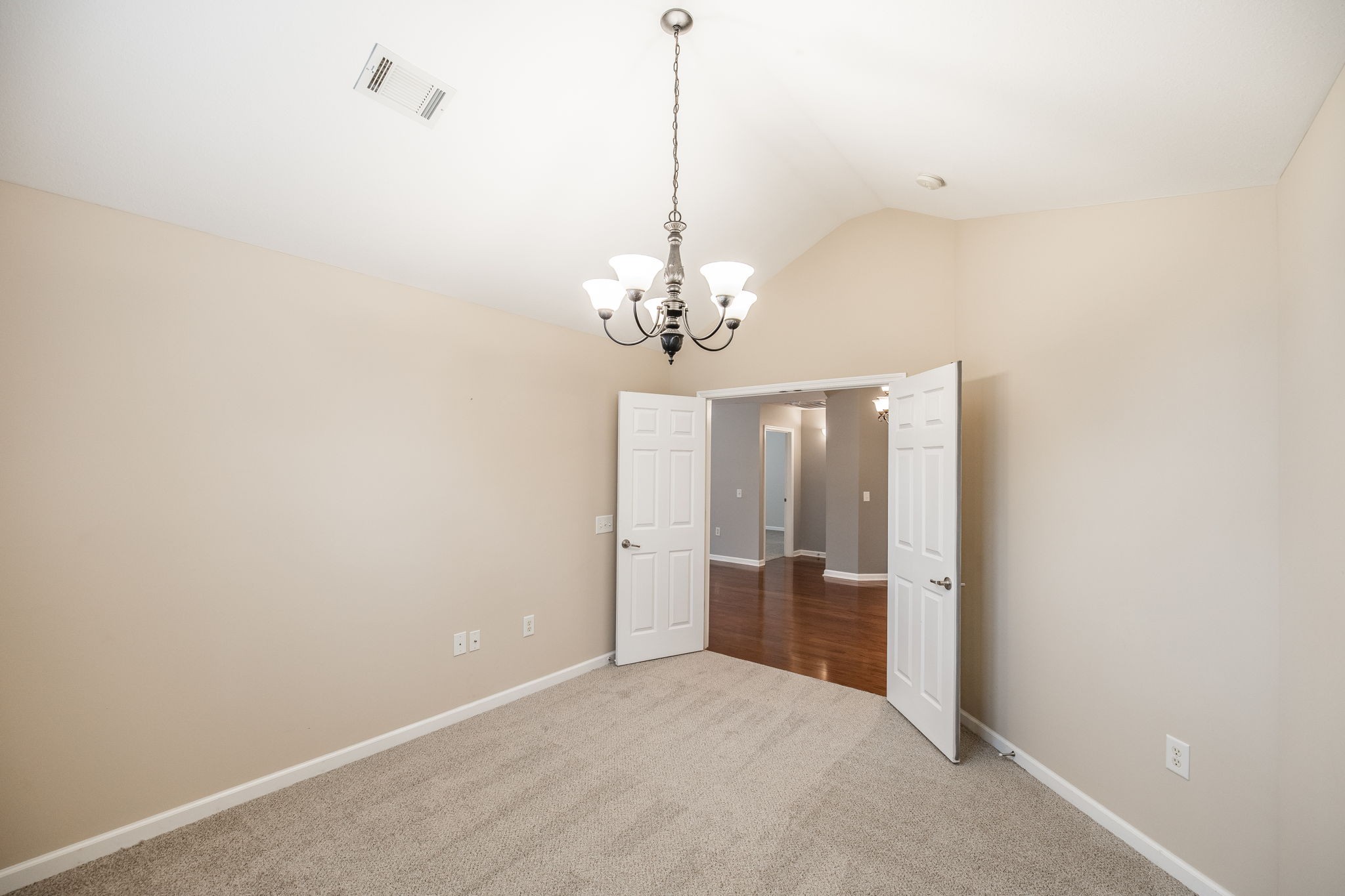 825 Browns Ln Property Photo 25