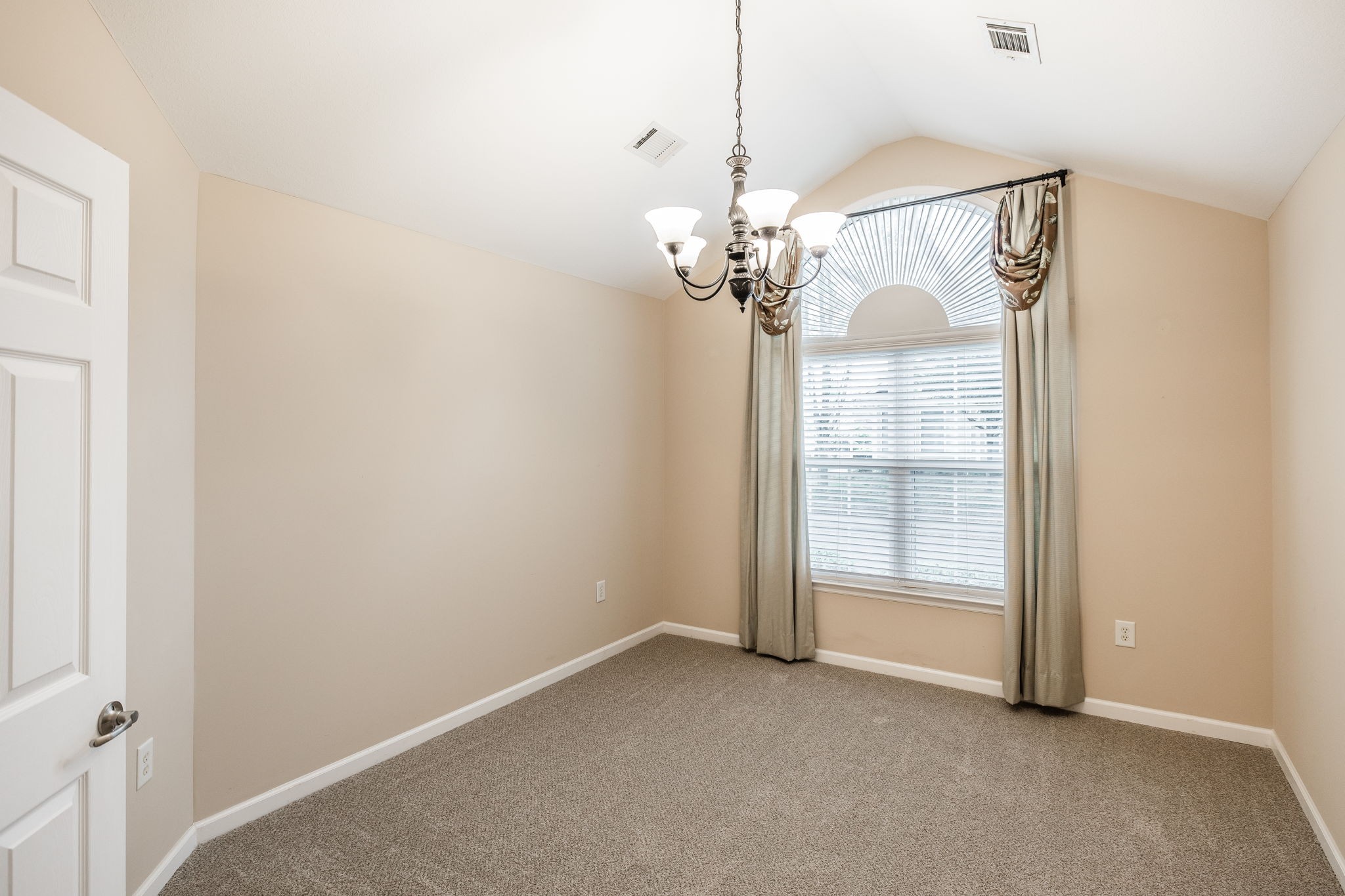 825 Browns Ln Property Photo 26