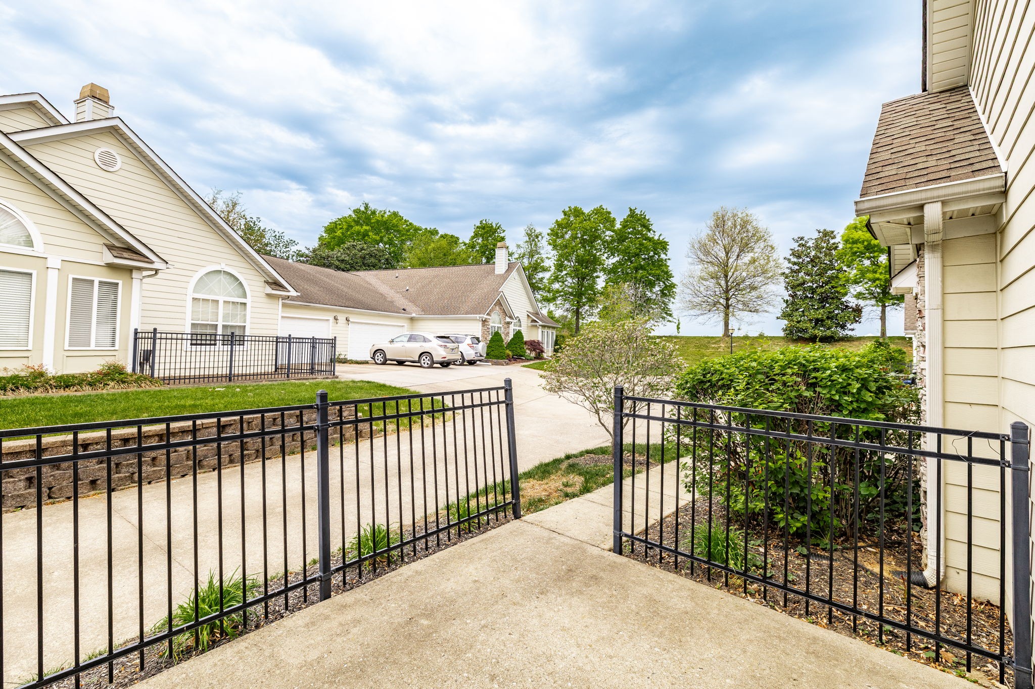 825 Browns Ln Property Photo 33
