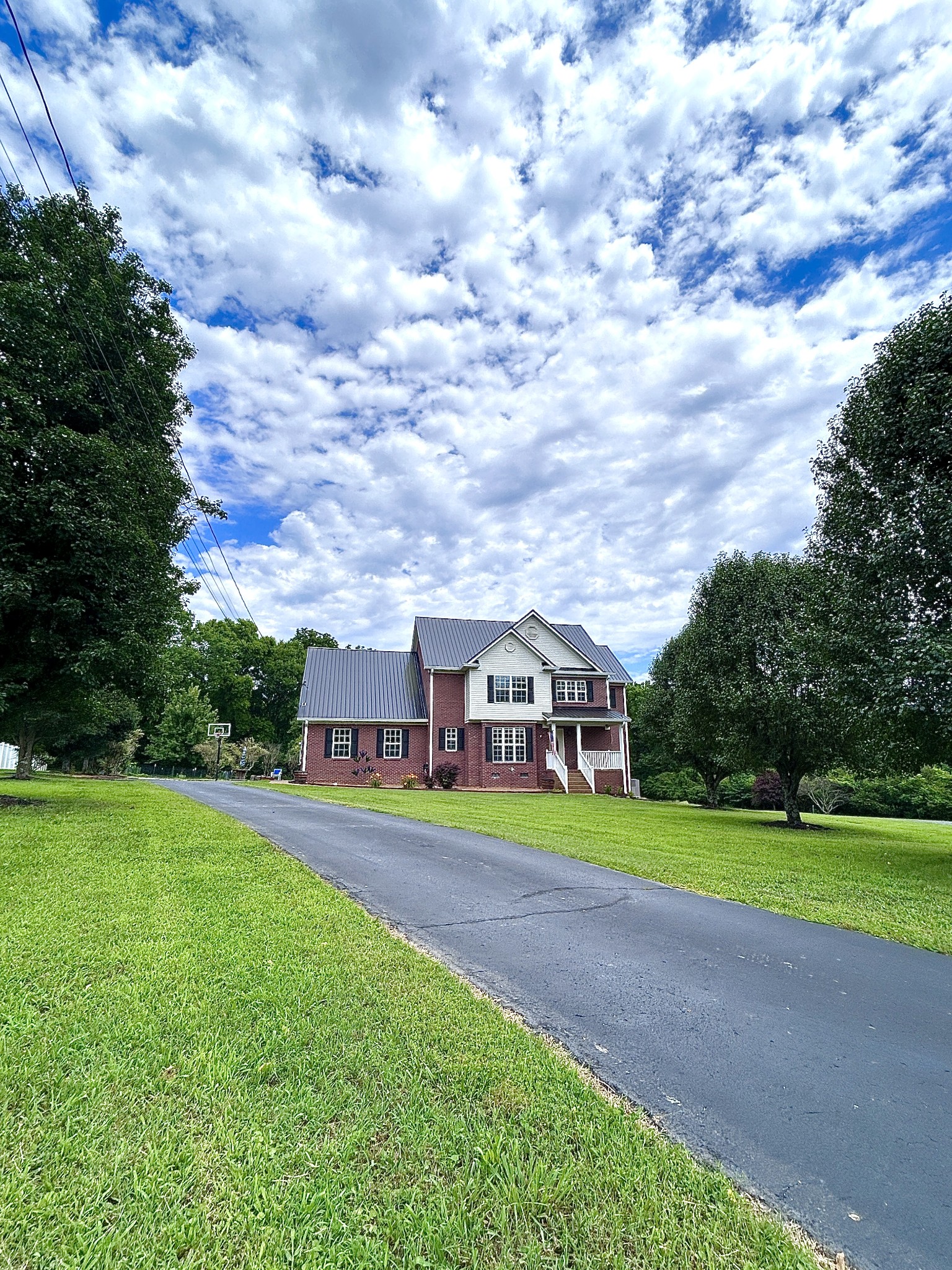 1109 Stonehenge Ct Property Photo 2