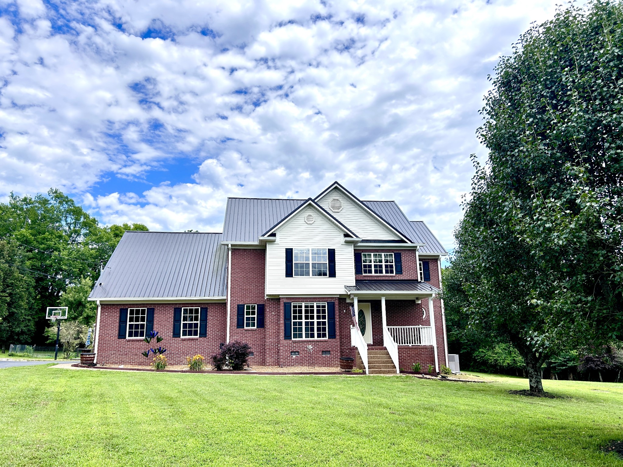 1109 Stonehenge Ct Property Photo 3