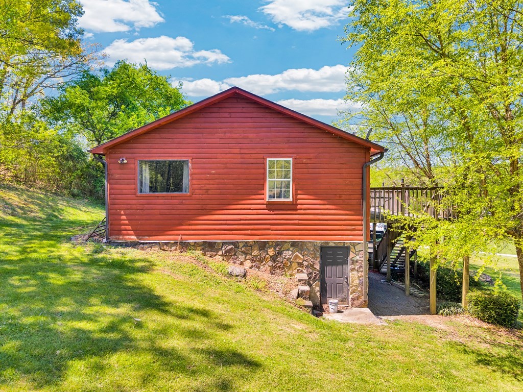 3635 Louisville Rd Property Photo 1