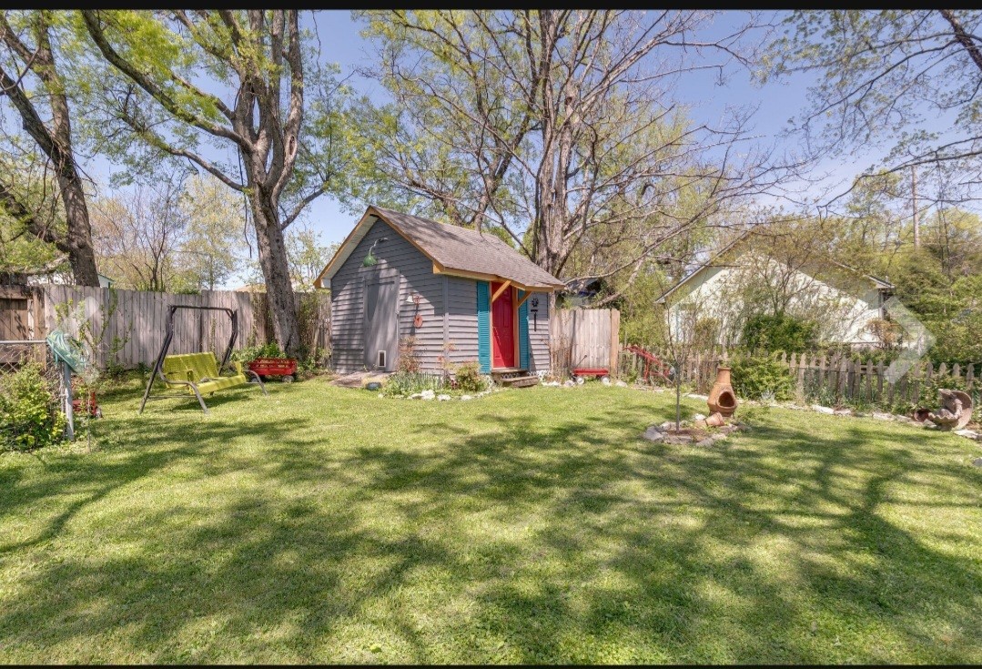 210 S 6th St Property Photo 33