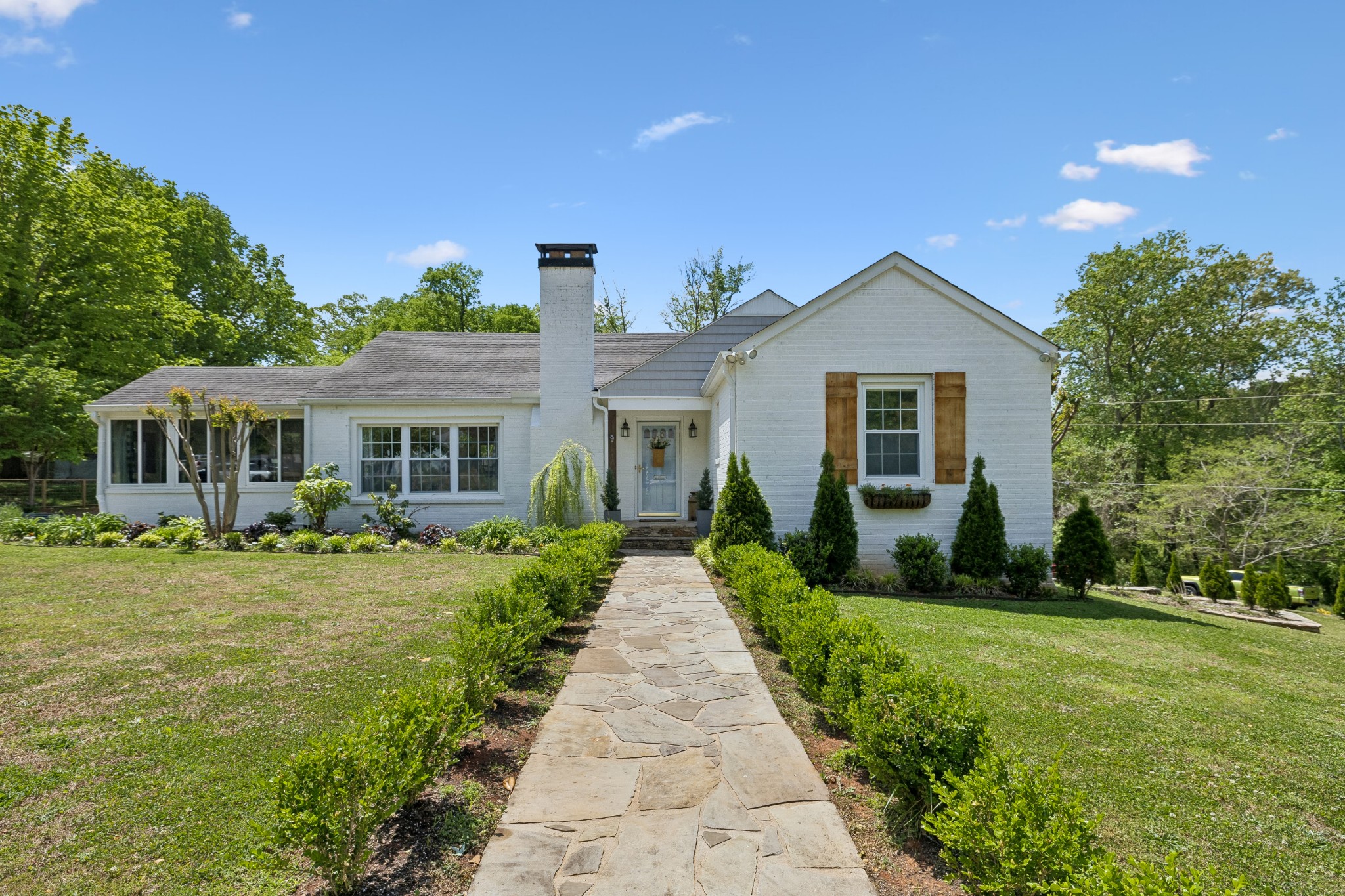 219 Rivermont Dr