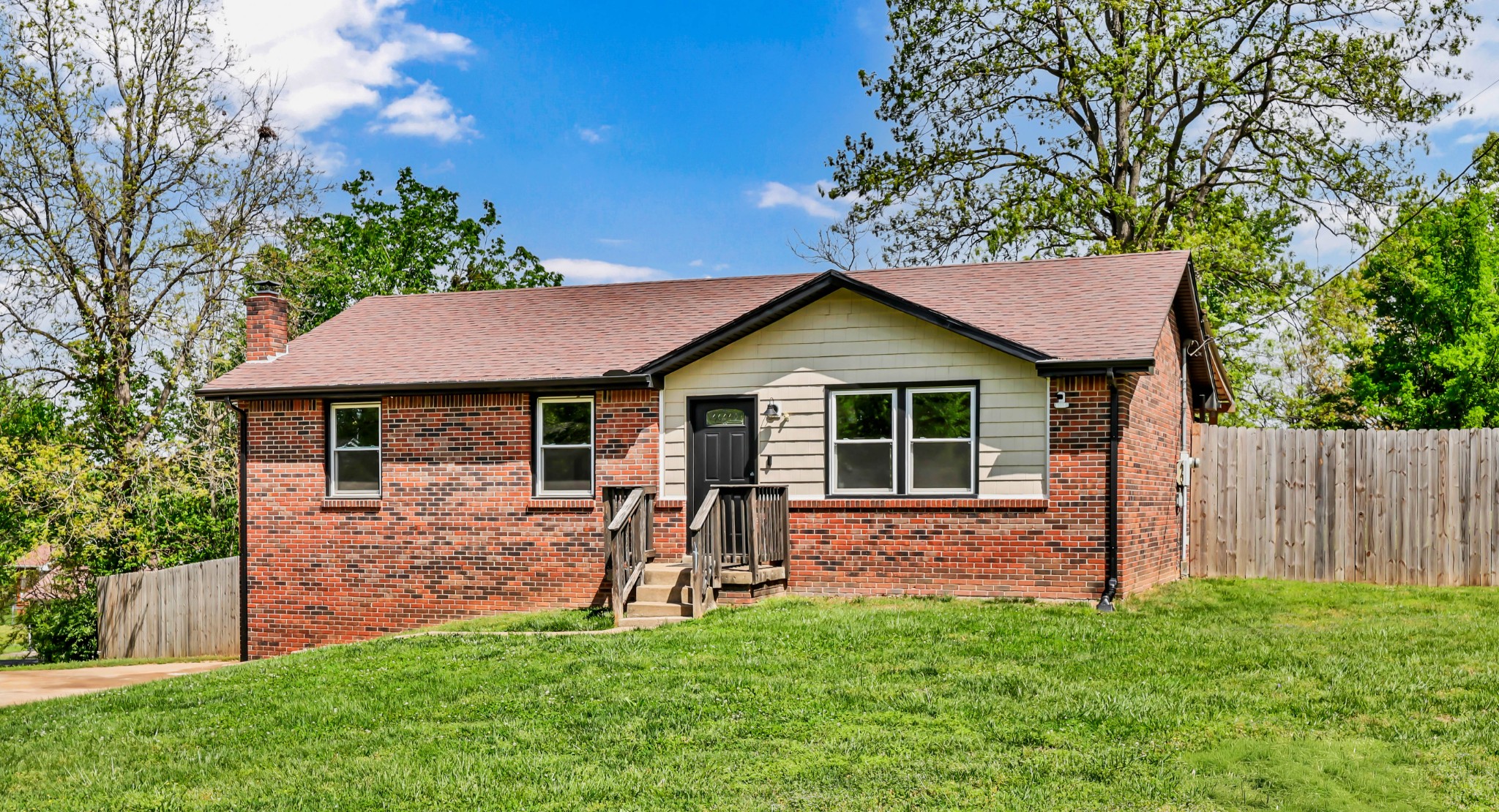 2186 Blakemore Dr Property Photo 1