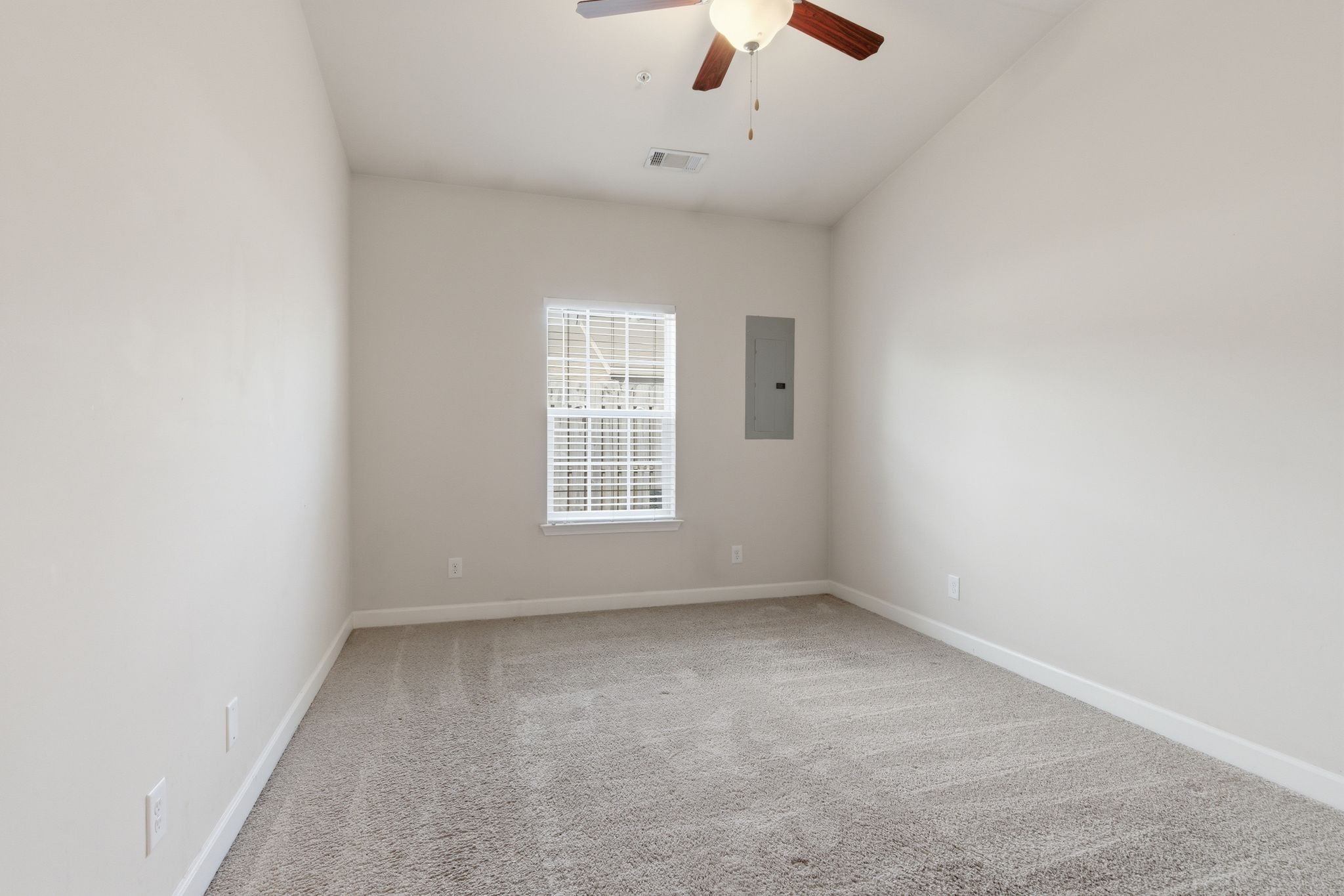 1040 Charlie Daniels Pkwy Property Photo 12