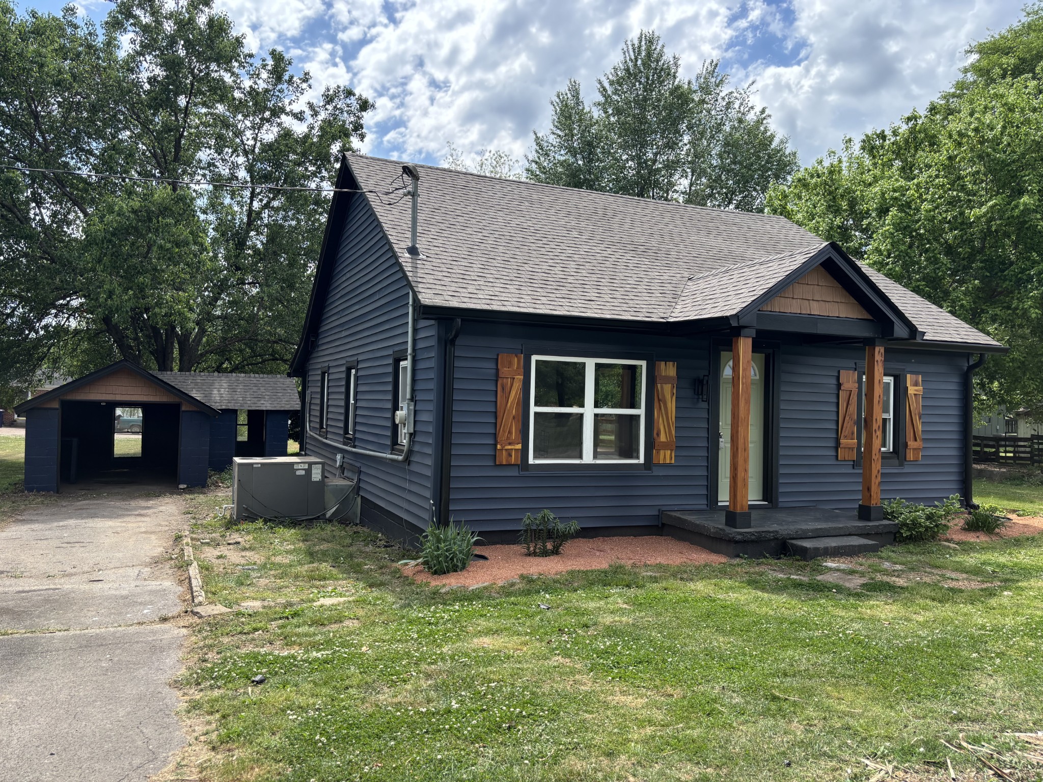 206 Wakefield Ave Property Photo 1