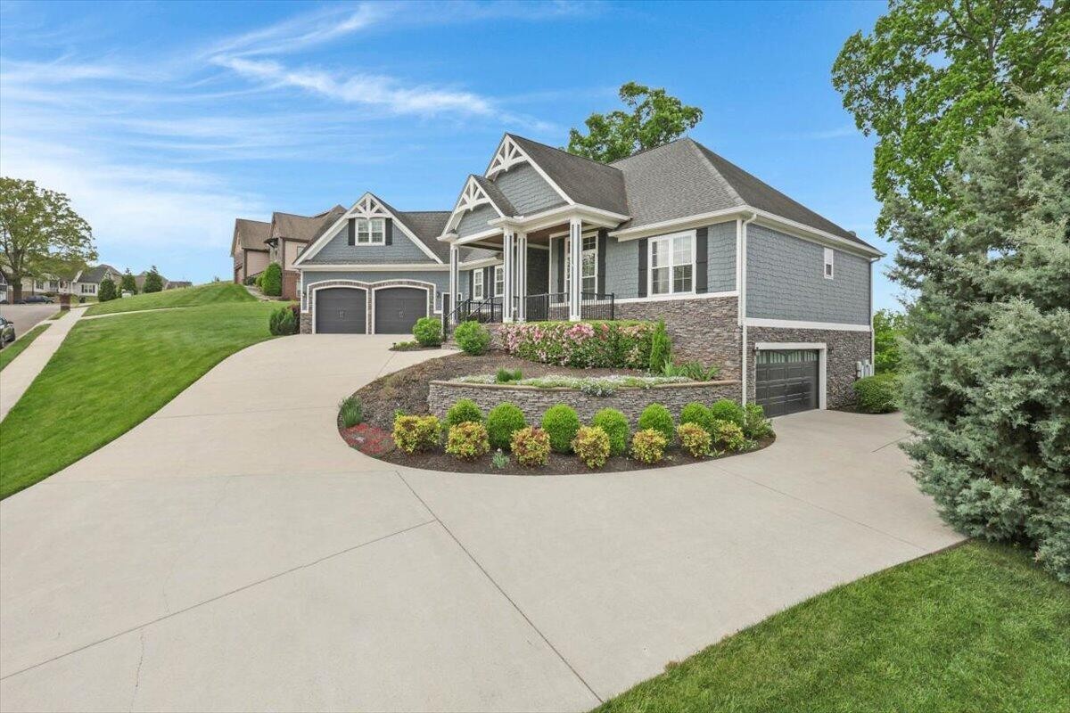 6201 Breezy Hollow Lane Property Photo 1