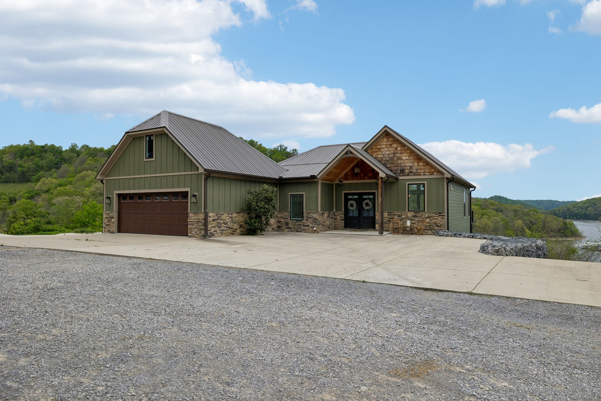 1010 Old Casey Cove Rd Property Photo 3