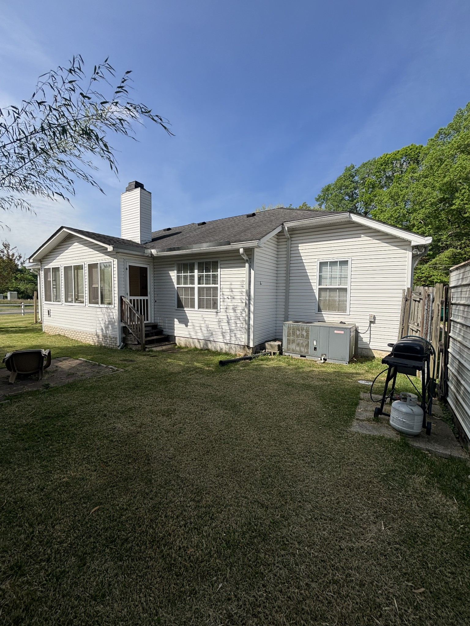 206 Dreaden St Property Photo 5