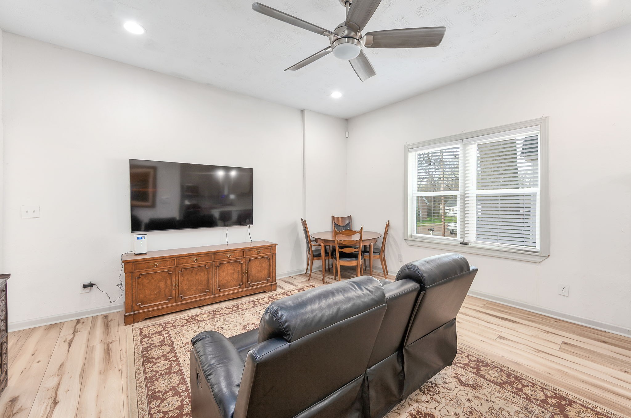 209 Hatton St Property Photo 2