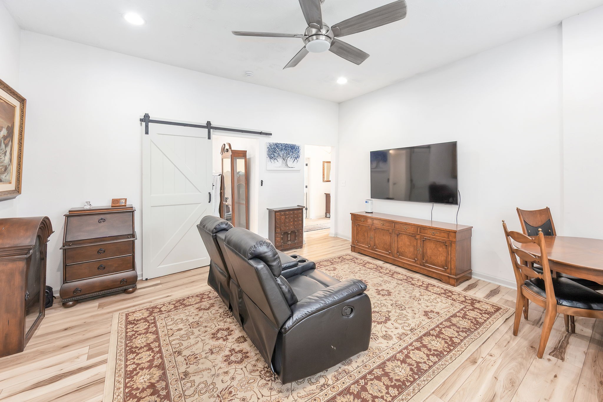 209 Hatton St Property Photo 3