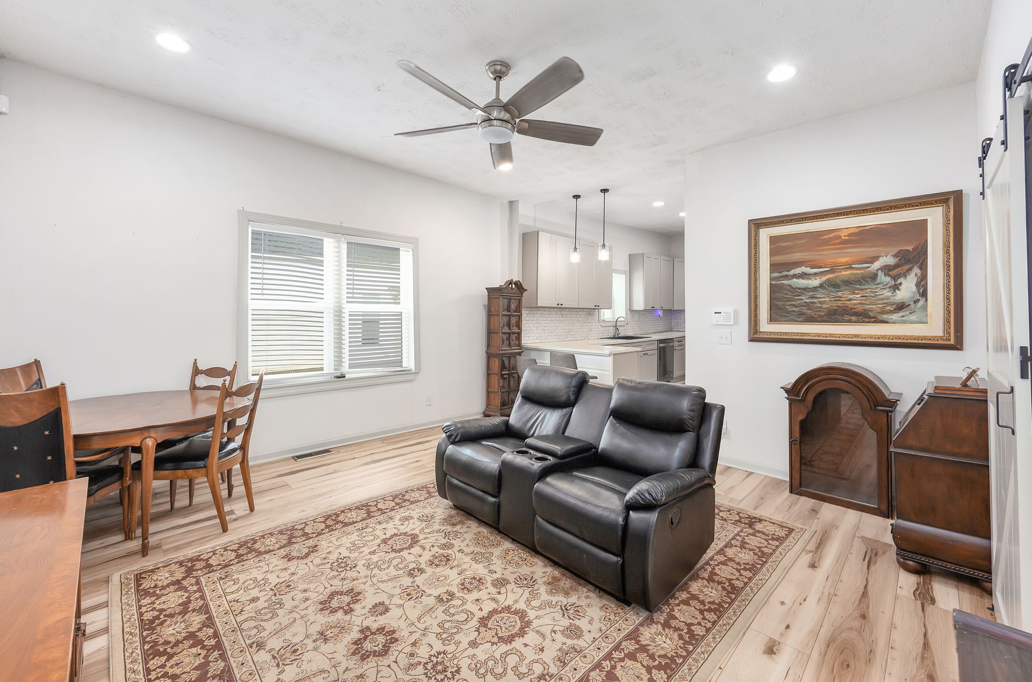 209 Hatton St Property Photo 4