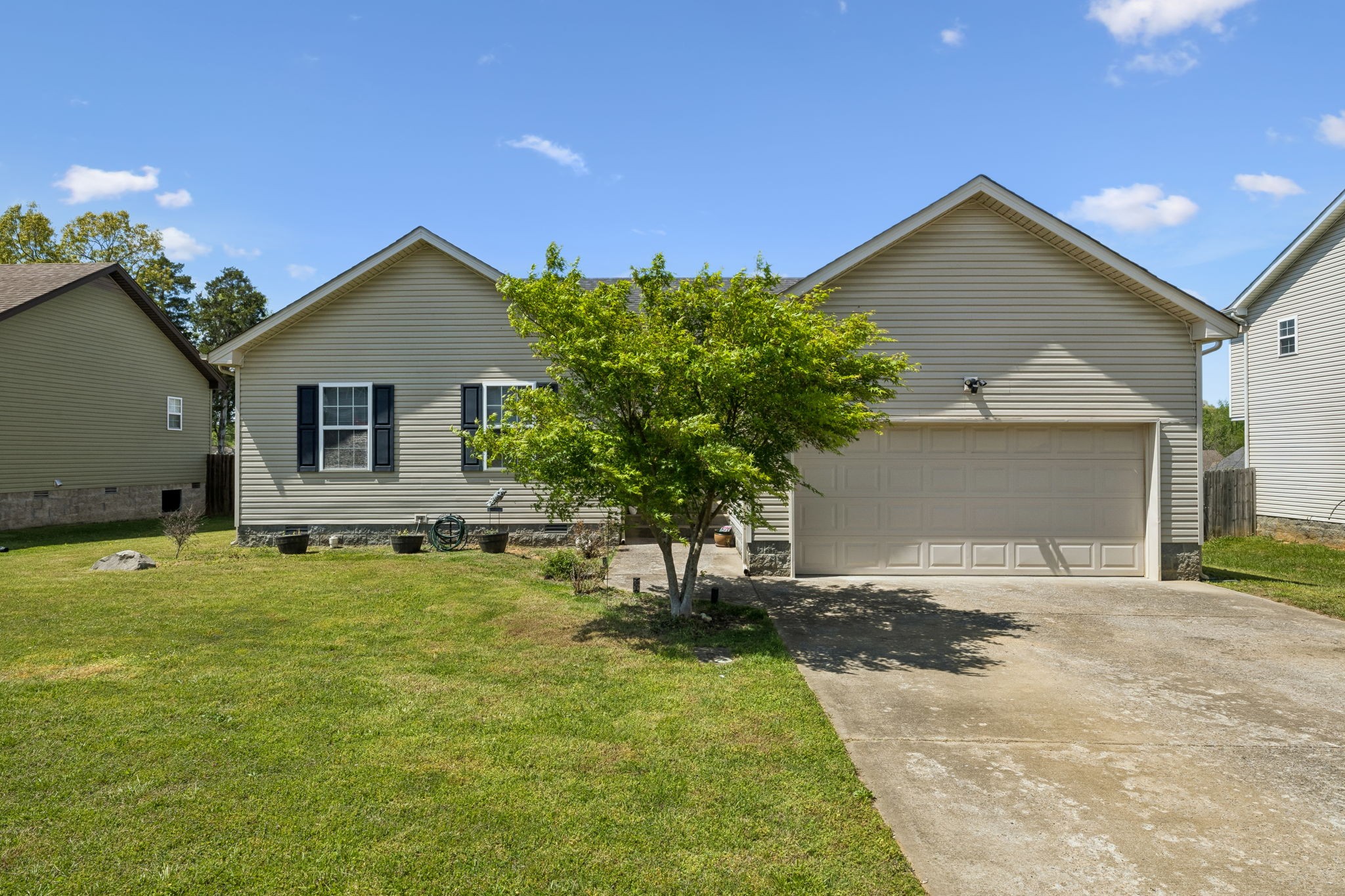 1388 Constitution Dr Property Photo 1